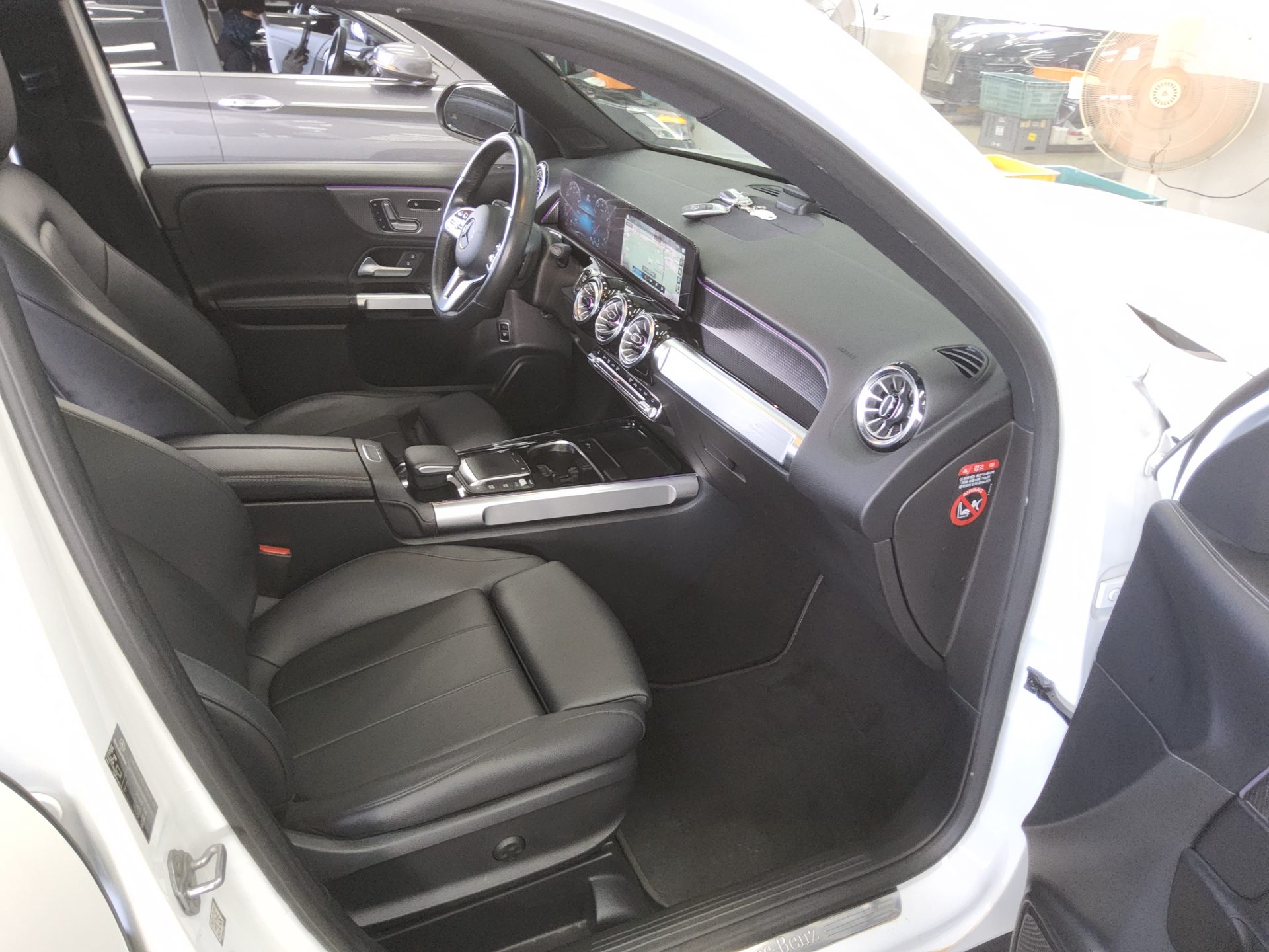 MERCEDES-BENZ GLB-CLASS GLB 220 2021 - zdjęcie 14
