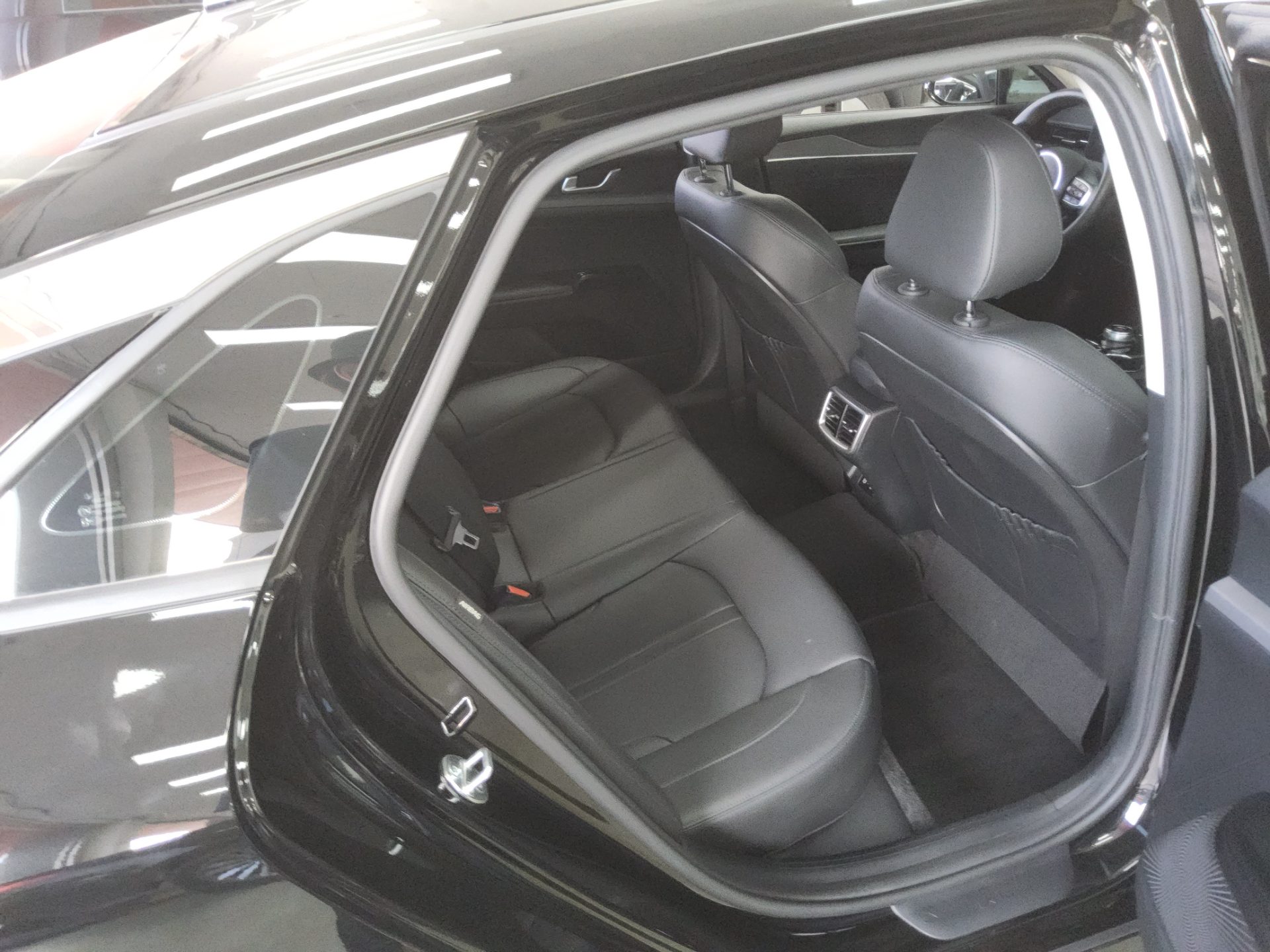 KIA THE NEW K5 (DL3) 2.0 GASOLINE PRESTIGE 2024 - zdjęcie 13