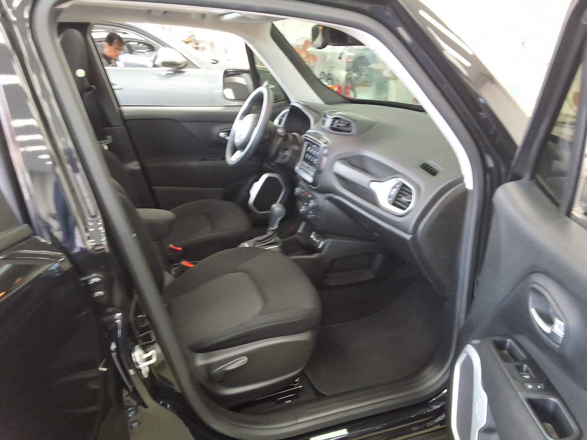 JEEP RENEGADE 2.4 GASOLINE LONGITUDE 2021 - zdjęcie 14