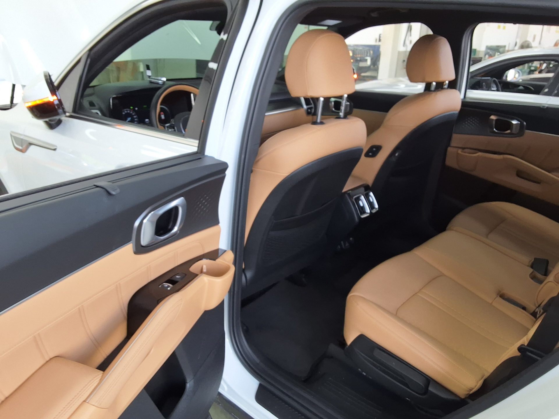 KIA NEW SORENTO HYBRID (MQ4) 1.6 HEV 2WD NOBLESSE 2023 - zdjęcie 12