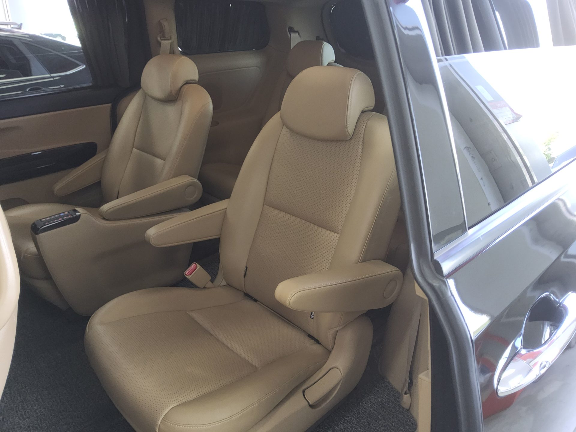 KIA THE NEW CARNIVAL HI-LIMOUSINE 9-SEATER DIESEL PRESTIGE 2019 - zdjęcie 12