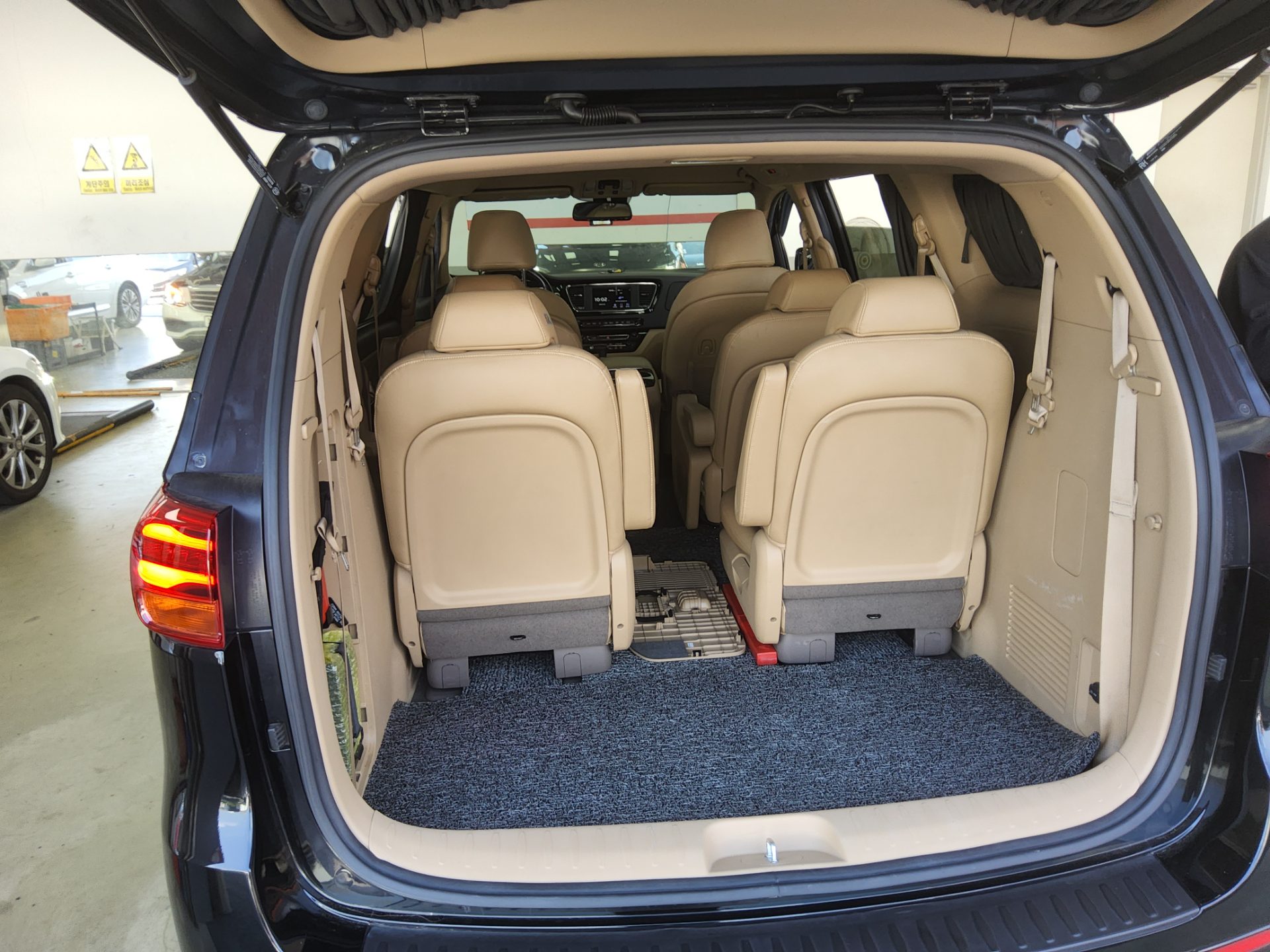 KIA THE NEW CARNIVAL HI-LIMOUSINE 9-SEATER DIESEL PRESTIGE 2019 - zdjęcie 15