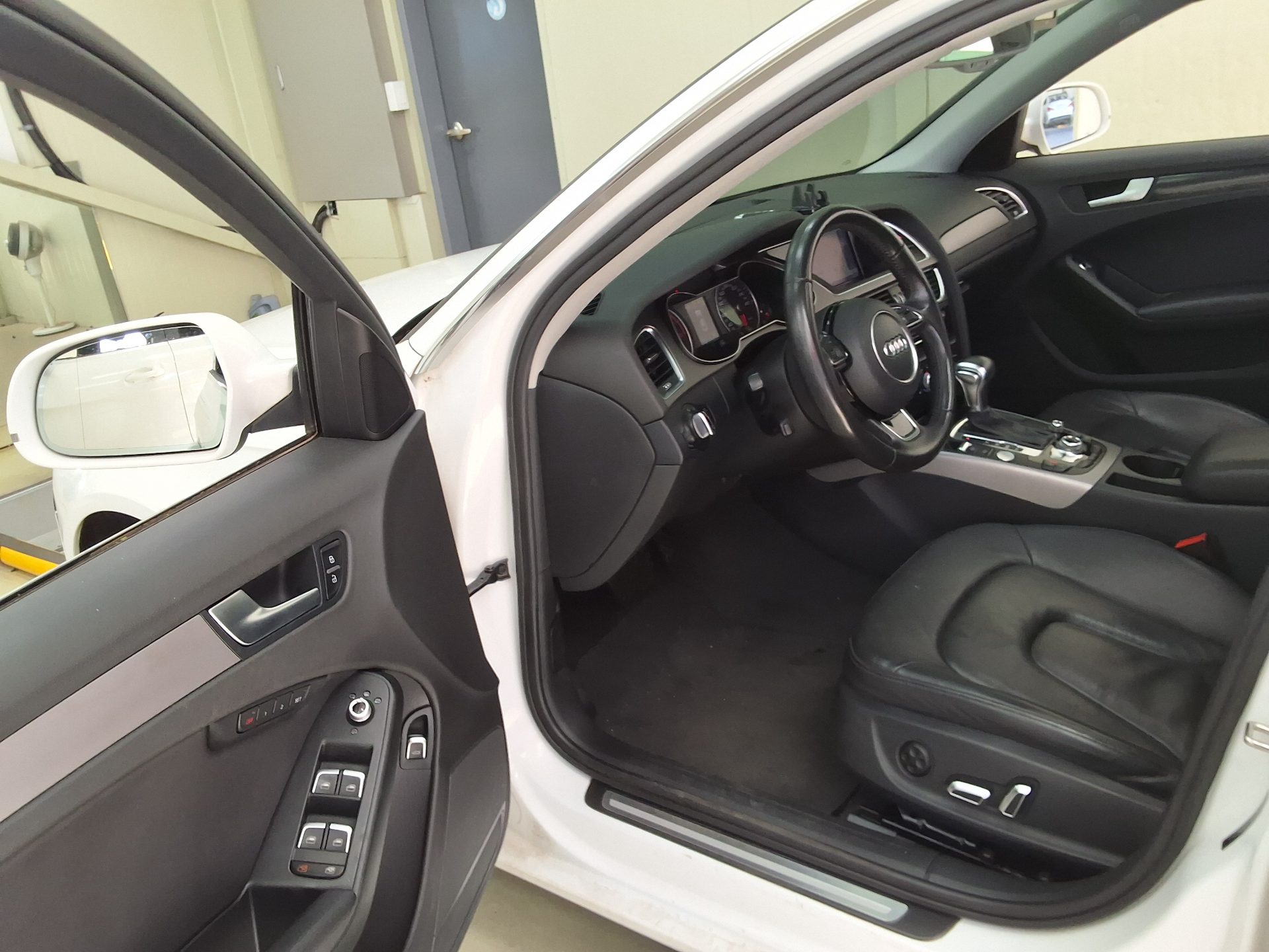 AUDI A4 (4TH GEN) 30 TDI DYNAMIC 2015 - zdjęcie 11