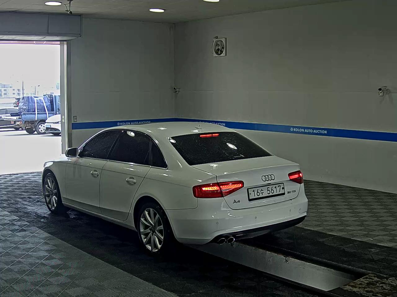 AUDI A4 (4TH GEN) 30 TDI DYNAMIC 2015 - zdjęcie 6