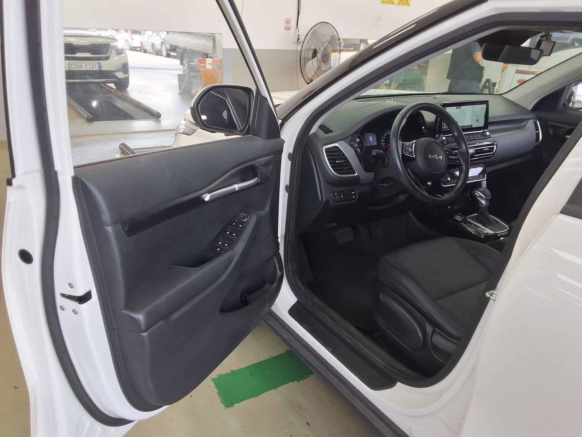 KIA SELTOS 1.6 GASOLINE 2WD TRENDY 2023 - zdjęcie 10