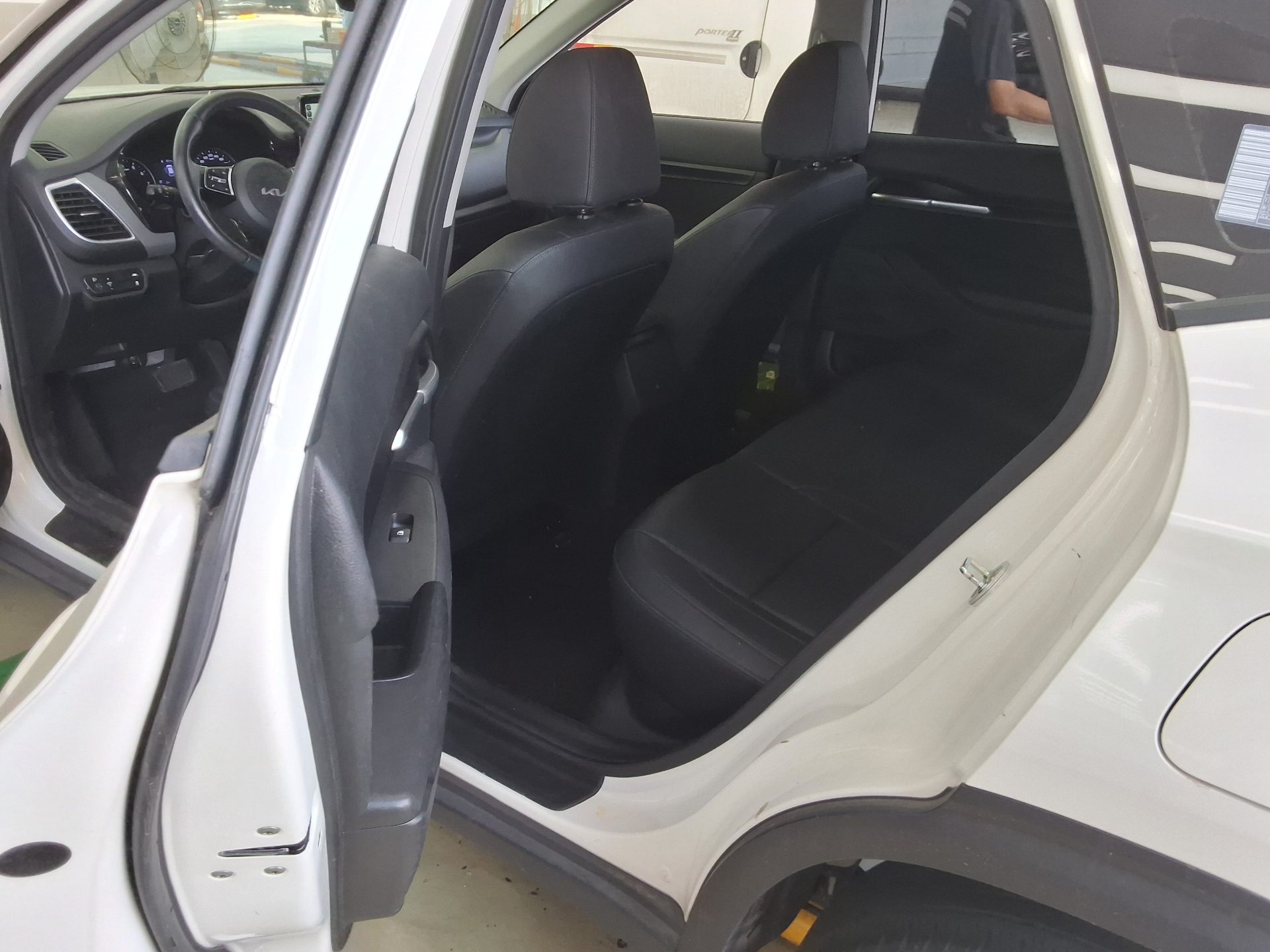KIA SELTOS 1.6 GASOLINE 2WD TRENDY 2023 - zdjęcie 12