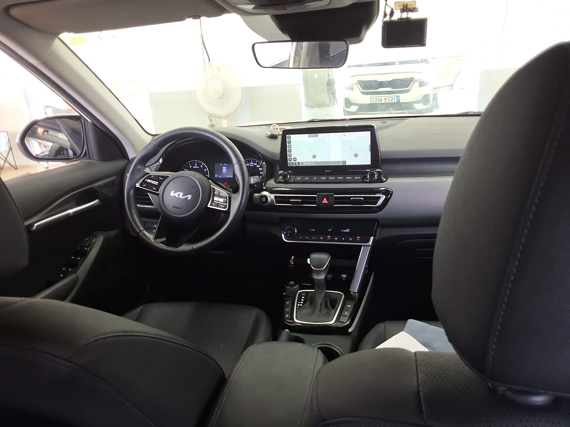 KIA SELTOS 1.6 GASOLINE 2WD TRENDY 2023 - zdjęcie 11