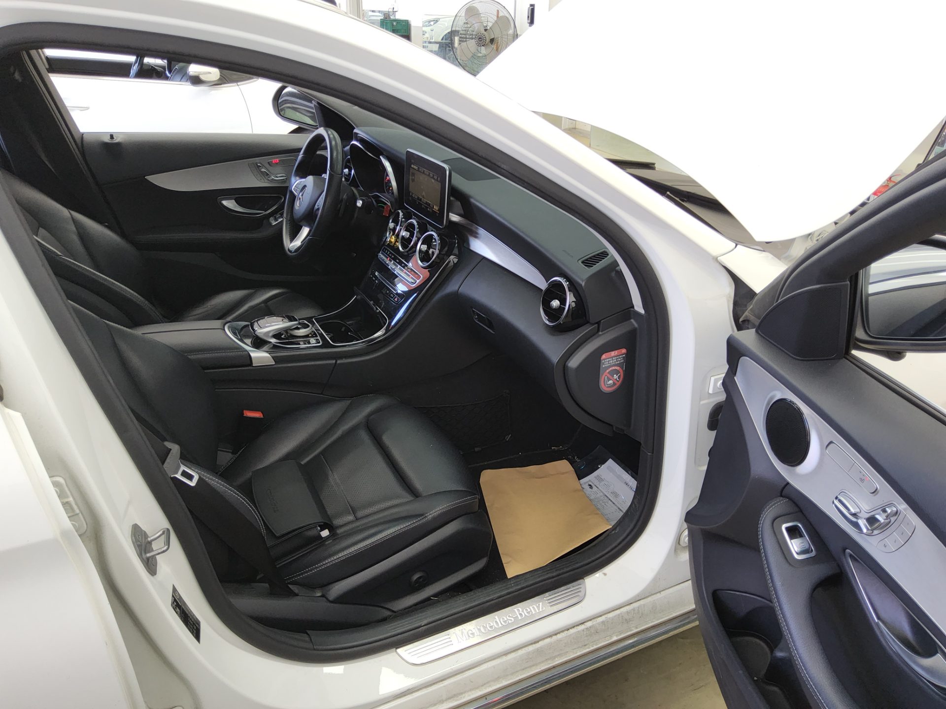 MERCEDES-BENZ C-CLASS (4TH GEN) C220 d 4MATIC 2018 - zdjęcie 14