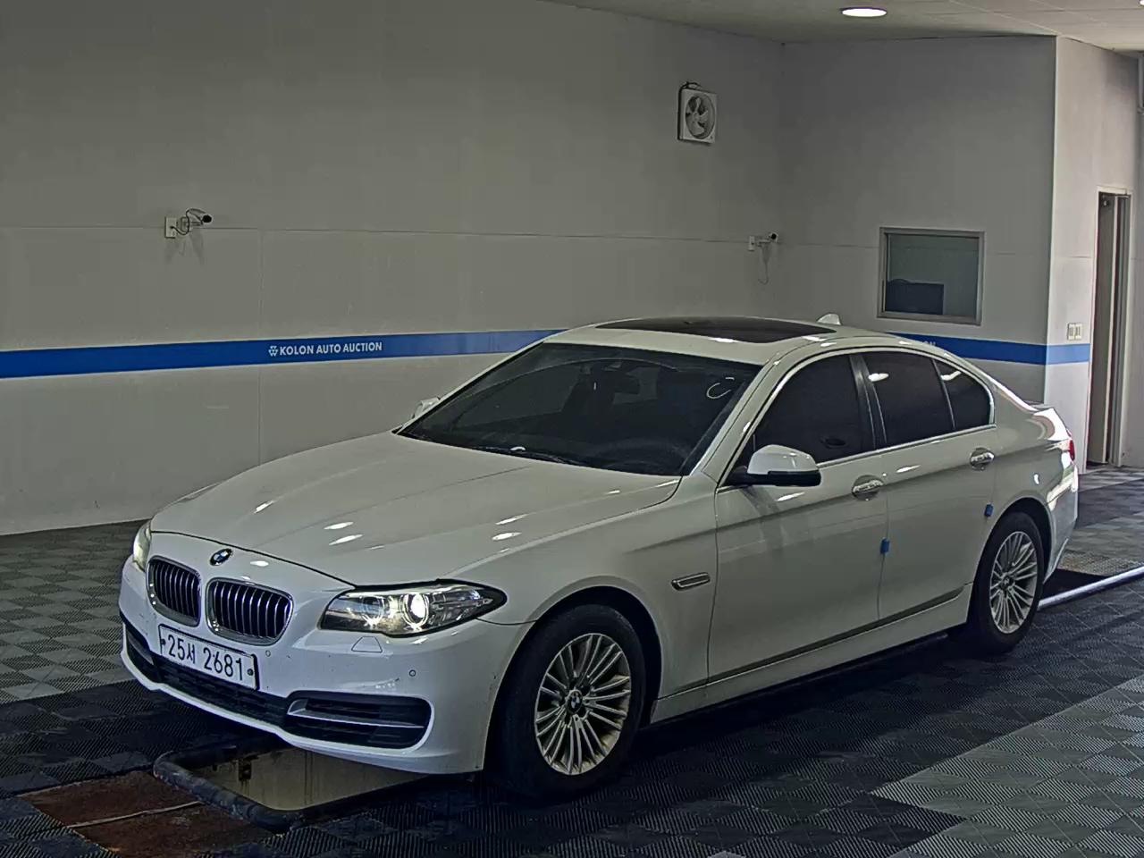 BMW 5 SERIES (6TH GEN) 520d xDRIVE 2015 - zdjęcie 2