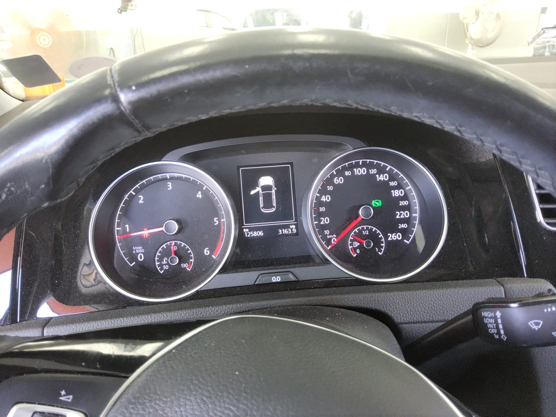 VOLKSWAGEN GOLF (7TH GEN) 1.6 TDI BLUEMOTION 2015 - zdjęcie 9
