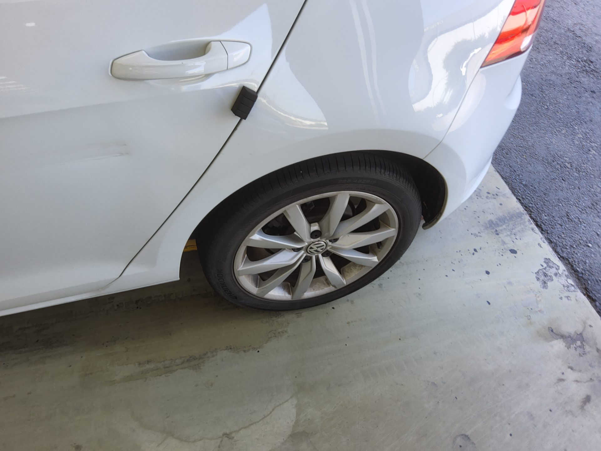 VOLKSWAGEN GOLF (7TH GEN) 1.6 TDI BLUEMOTION 2015 - zdjęcie 21