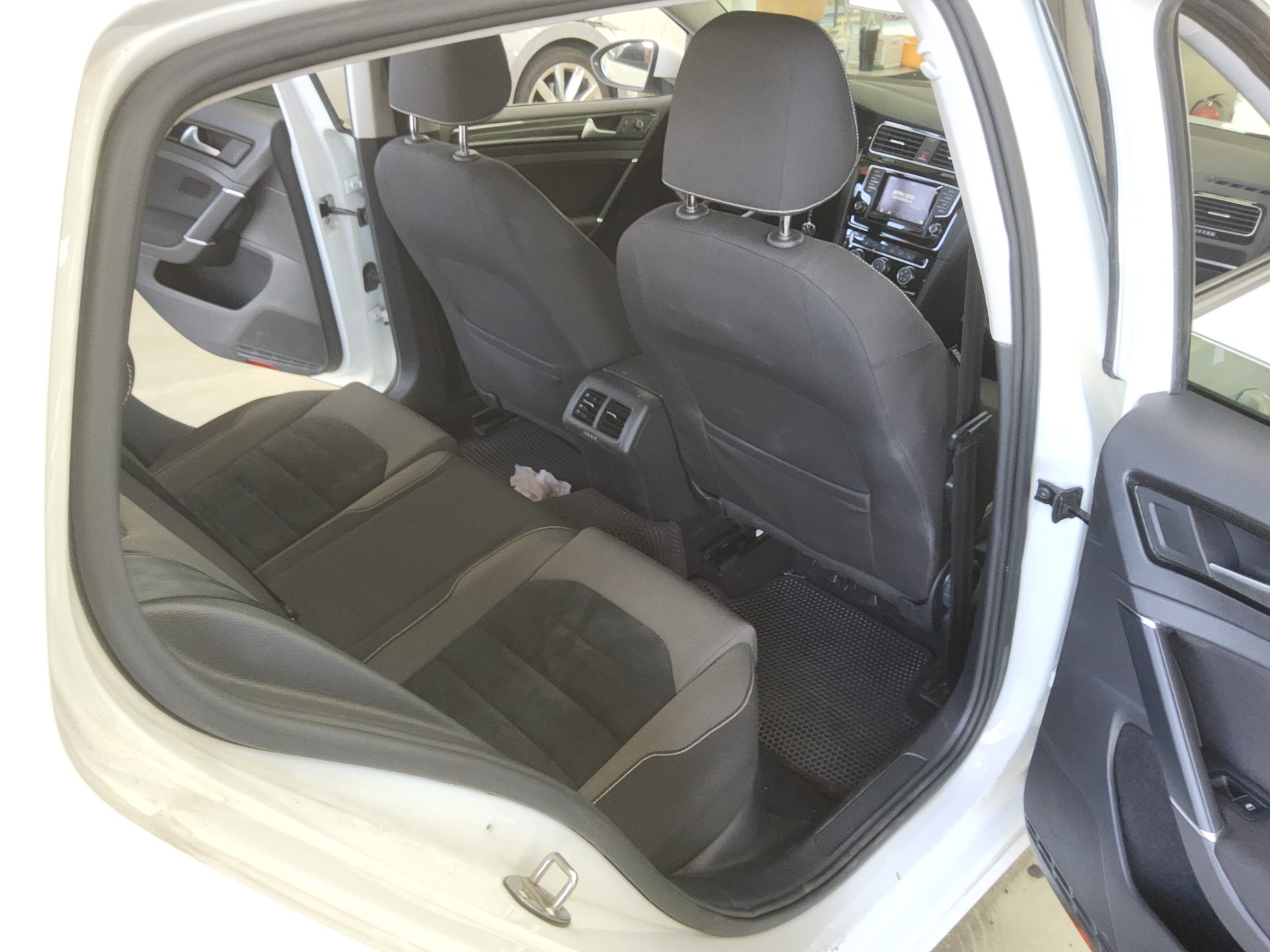 VOLKSWAGEN GOLF (7TH GEN) 1.6 TDI BLUEMOTION 2015 - zdjęcie 13