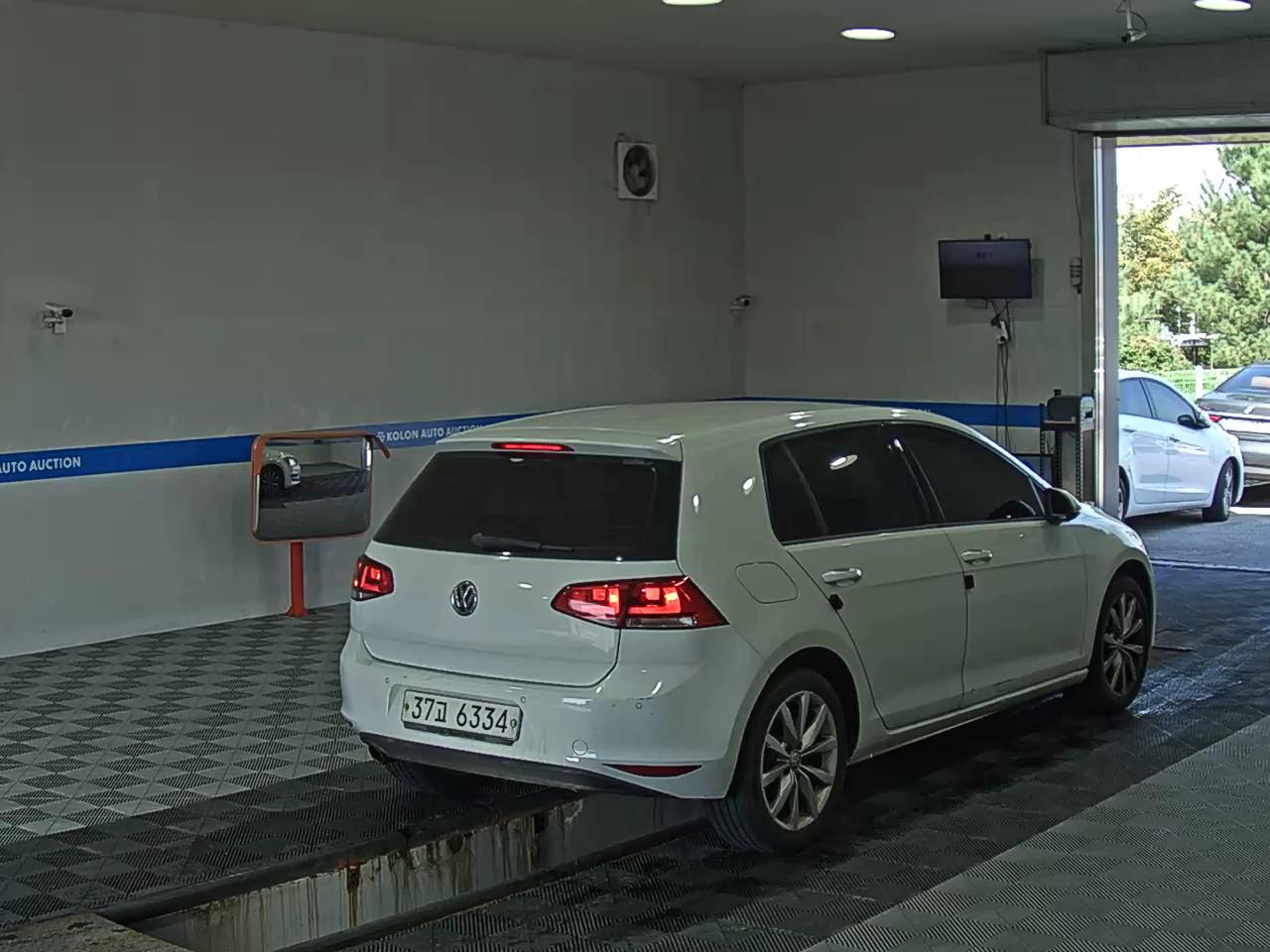 VOLKSWAGEN GOLF (7TH GEN) 1.6 TDI BLUEMOTION 2015 - zdjęcie 5