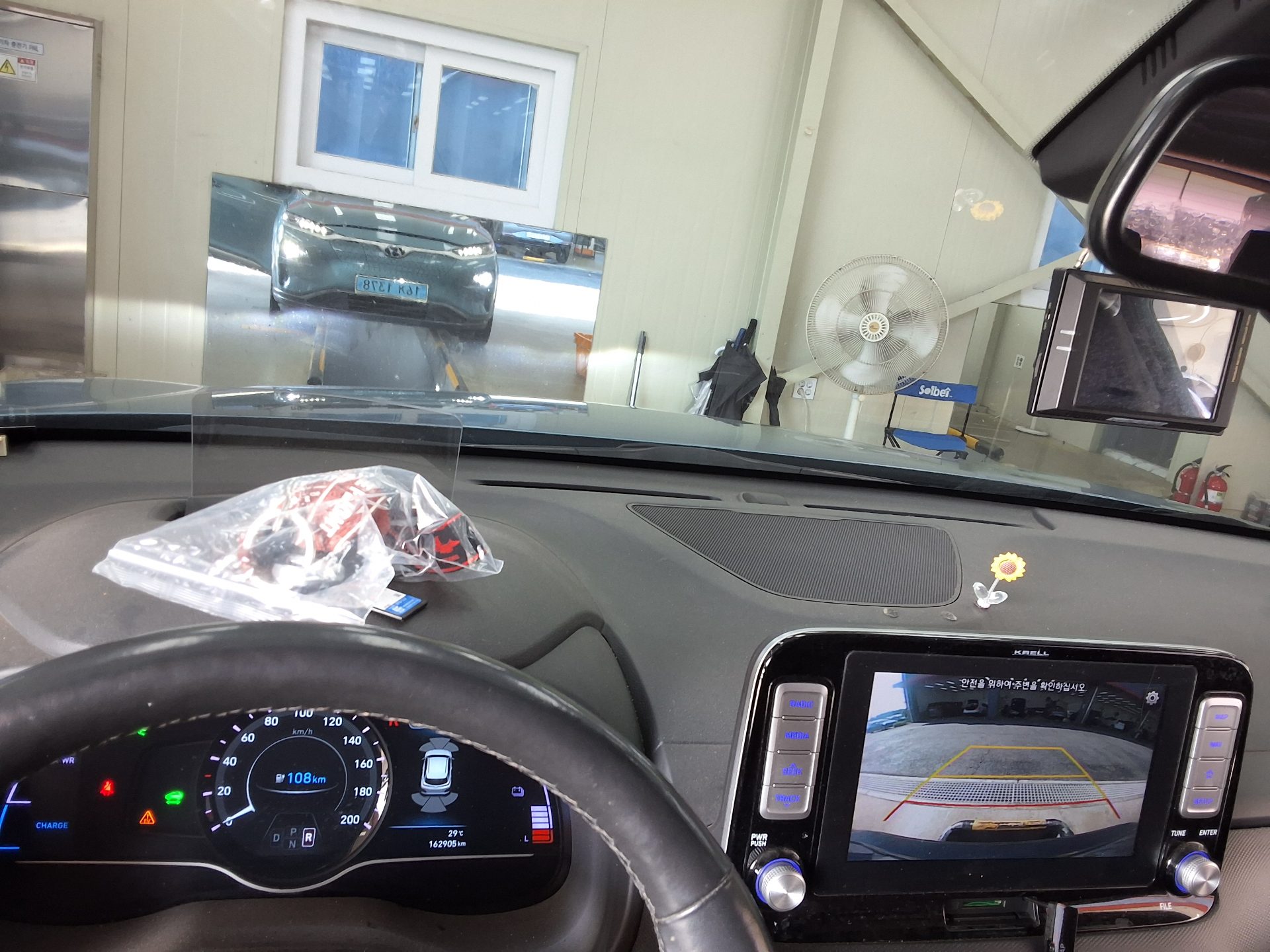 HYUNDAI KONA ELECTRIC EV PREMIUM 2019 - zdjęcie 25