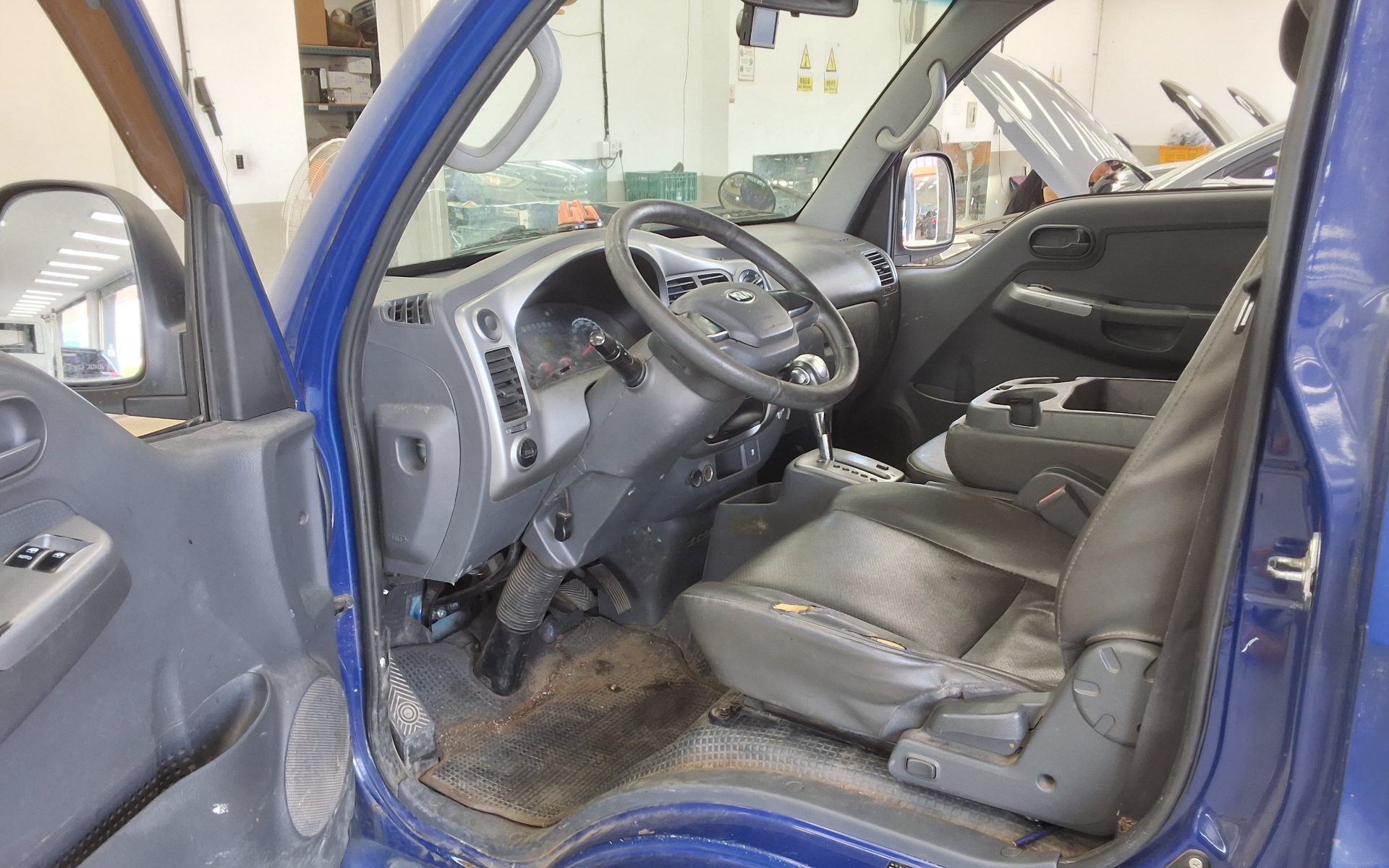 KIA BONGO III CARGO CRDi KING CAB EXTRA LONG WHEELBASE 2016 - zdjęcie 10