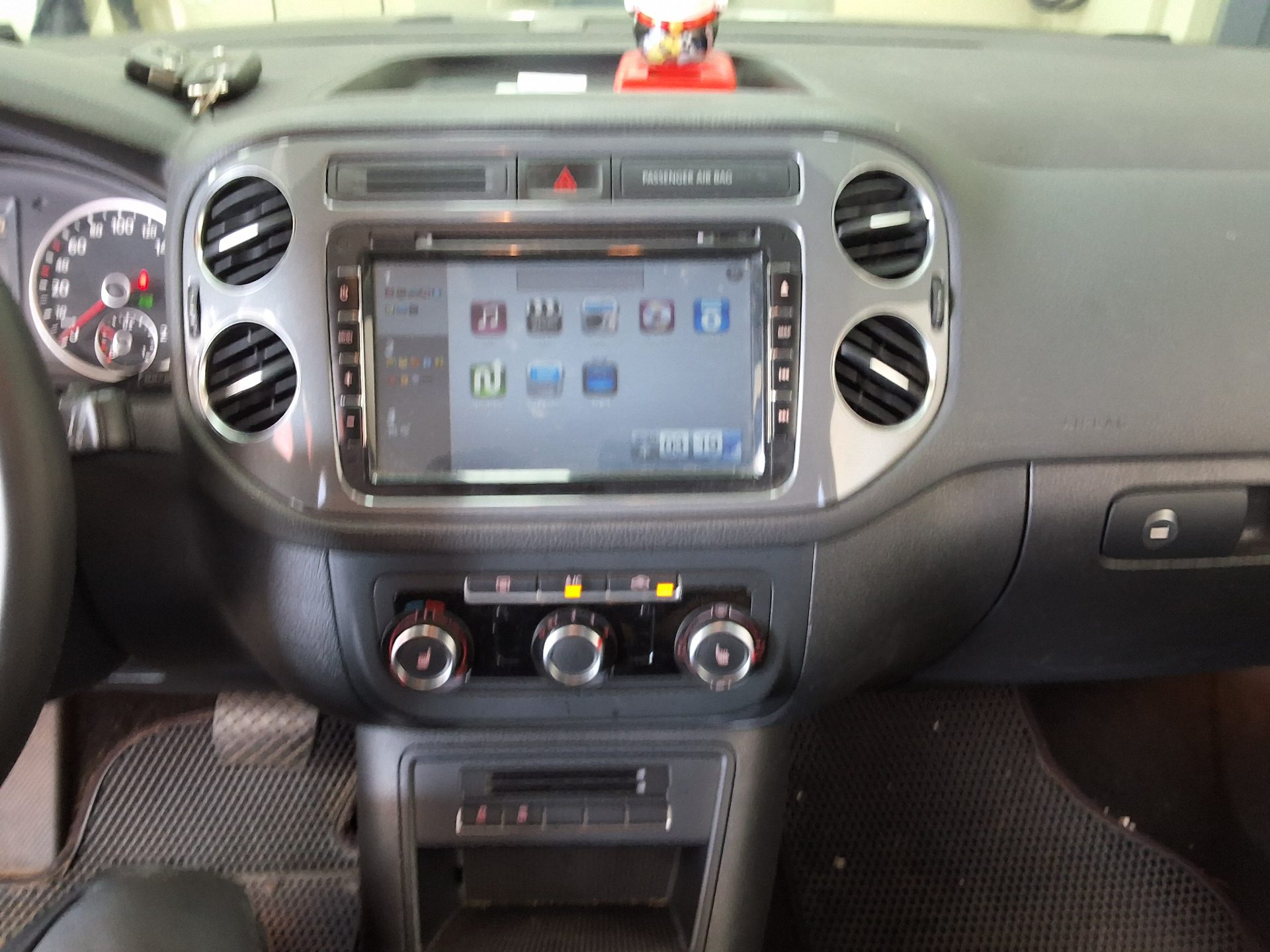 VOLKSWAGEN TIGUAN 2.0 TDI BLUEMOTION COMFORT 2014 - zdjęcie 24