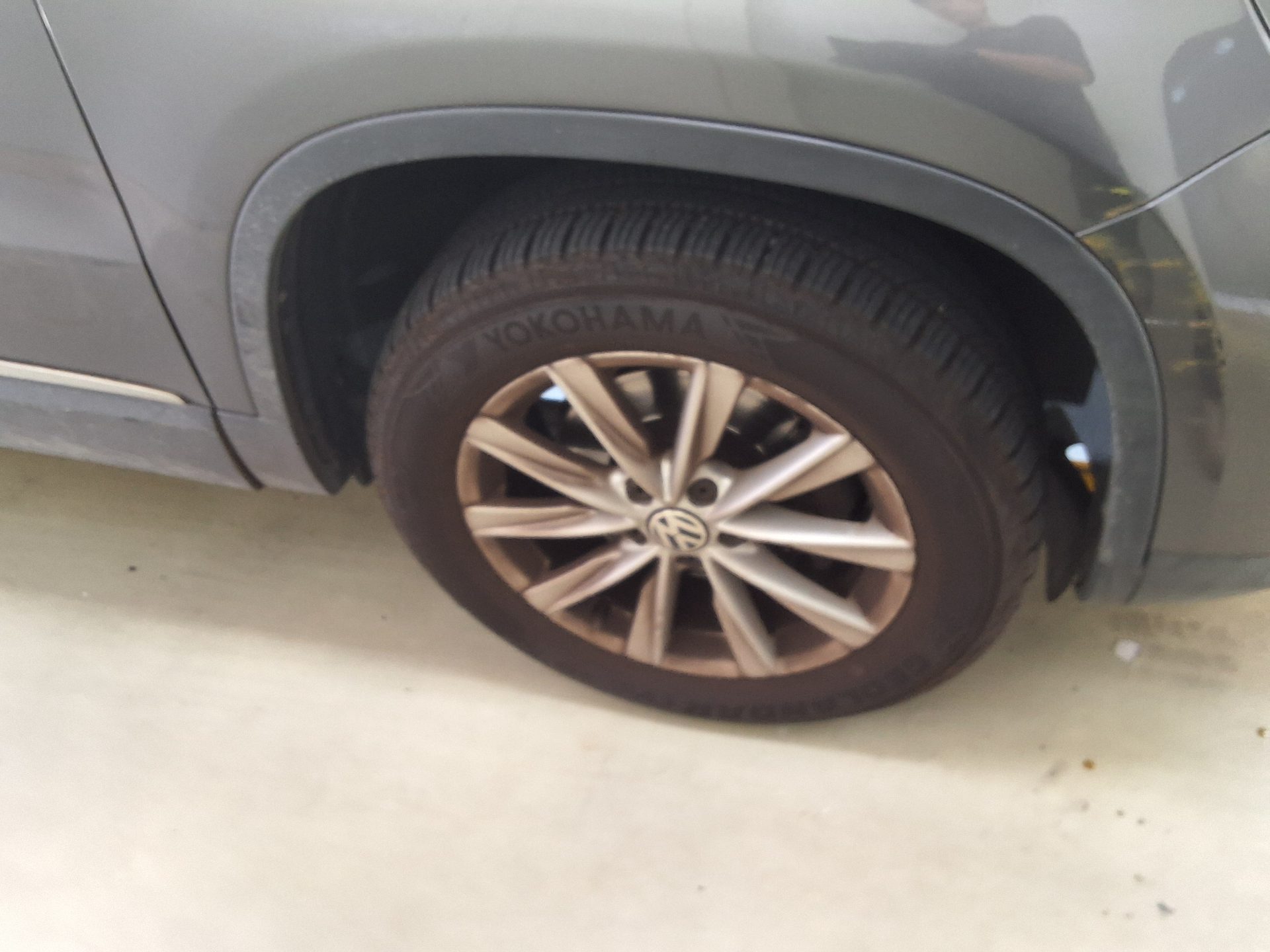 VOLKSWAGEN TIGUAN 2.0 TDI BLUEMOTION COMFORT 2014 - zdjęcie 21