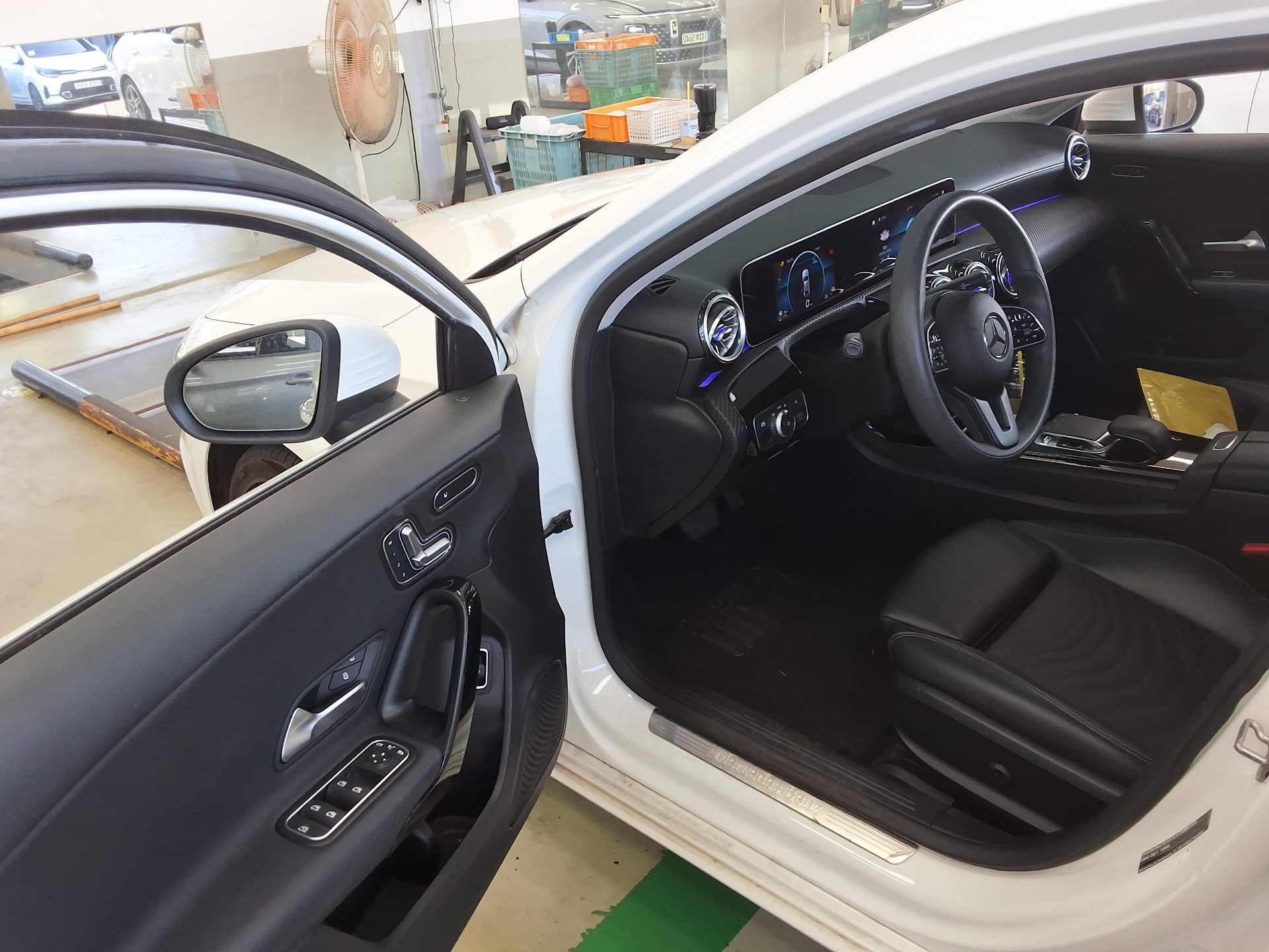 MERCEDES-BENZ A-CLASS (4TH GEN) A250 4MATIC SEDAN 2020 - zdjęcie 10