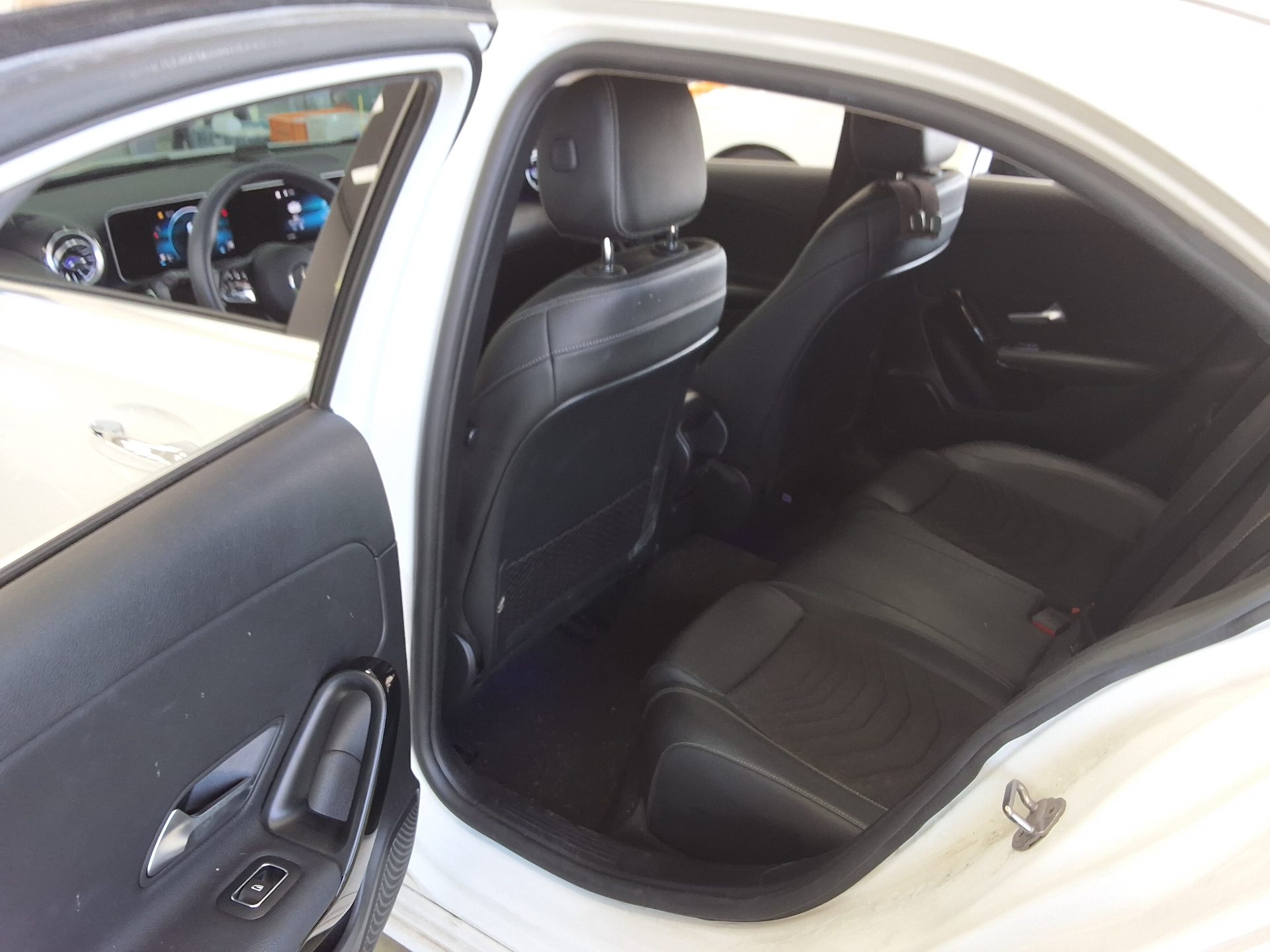 MERCEDES-BENZ A-CLASS (4TH GEN) A250 4MATIC SEDAN 2020 - zdjęcie 12