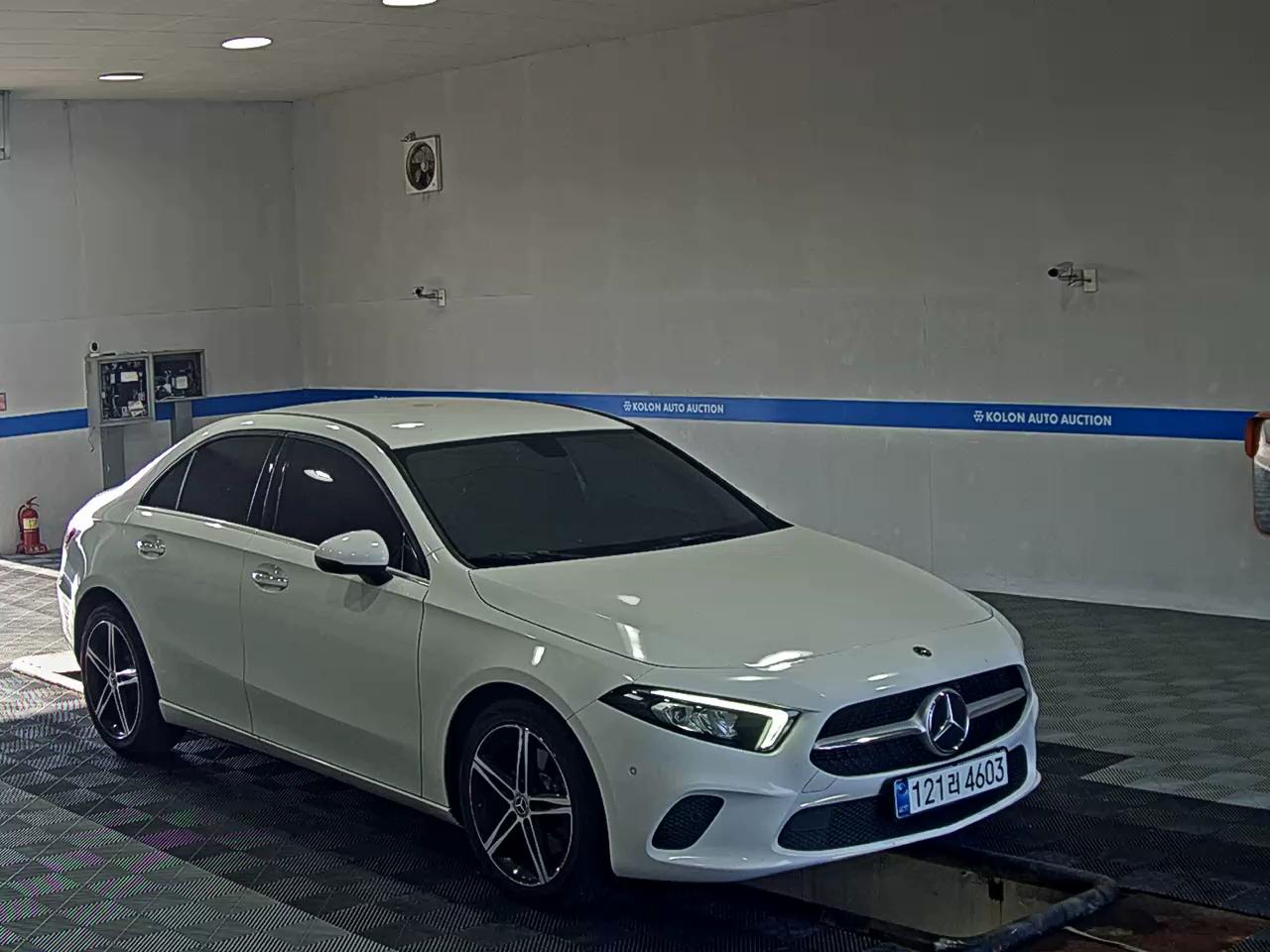 MERCEDES-BENZ A-CLASS (4TH GEN) A250 4MATIC SEDAN 2020 - zdjęcie 3