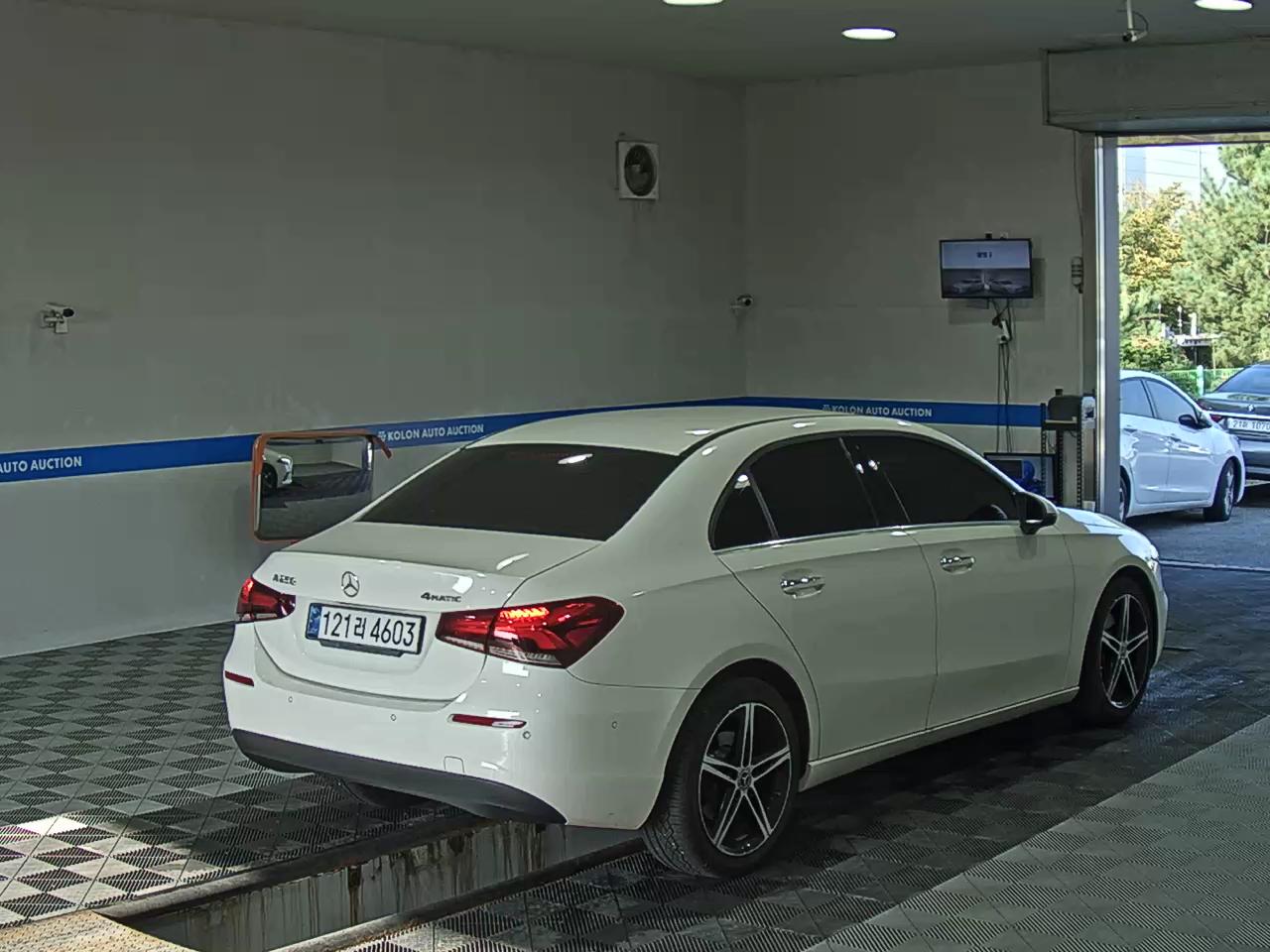 MERCEDES-BENZ A-CLASS (4TH GEN) A250 4MATIC SEDAN 2020 - zdjęcie 5