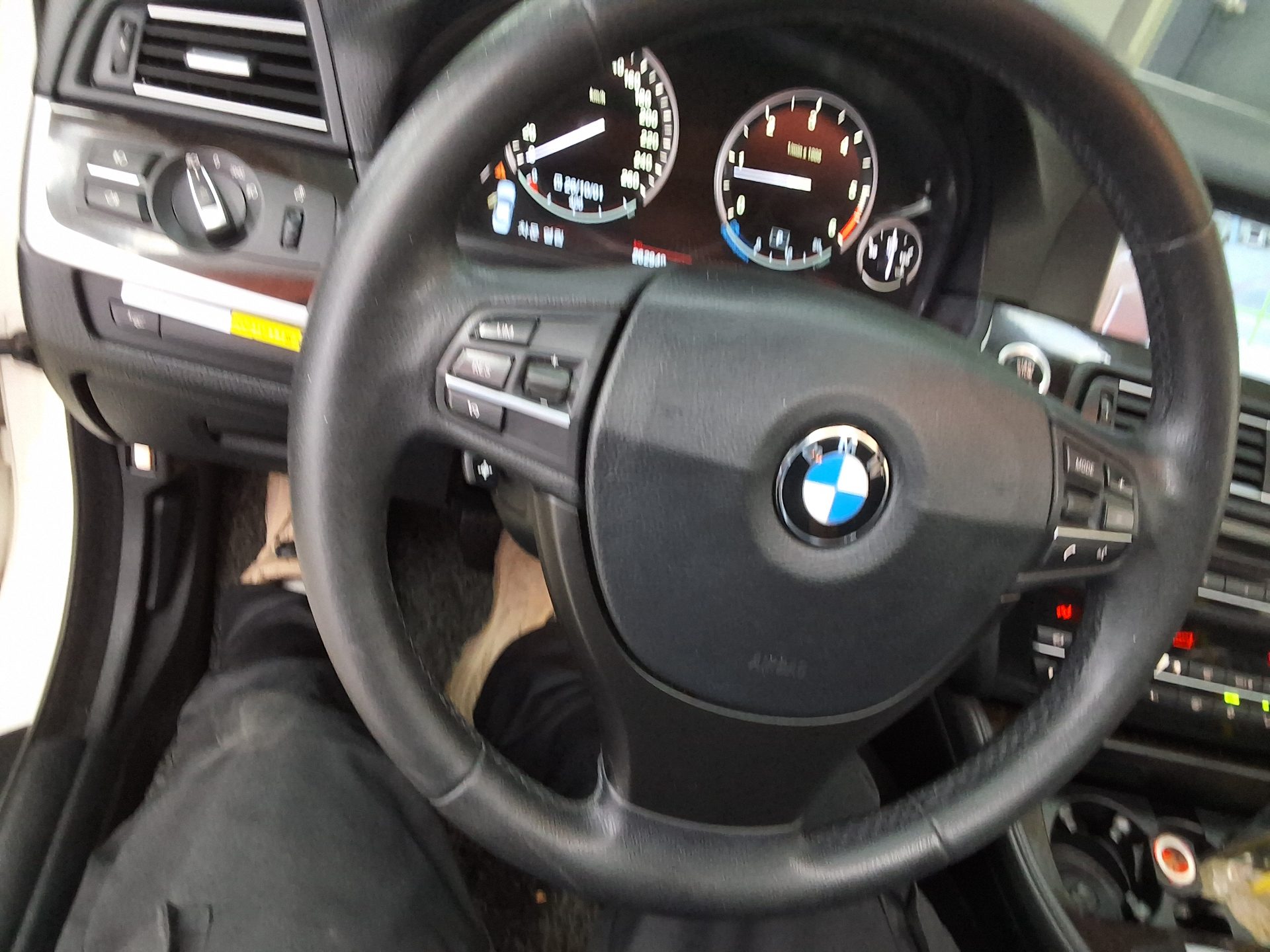 BMW 5 SERIES (6TH GEN) 520d 2012 - zdjęcie 23