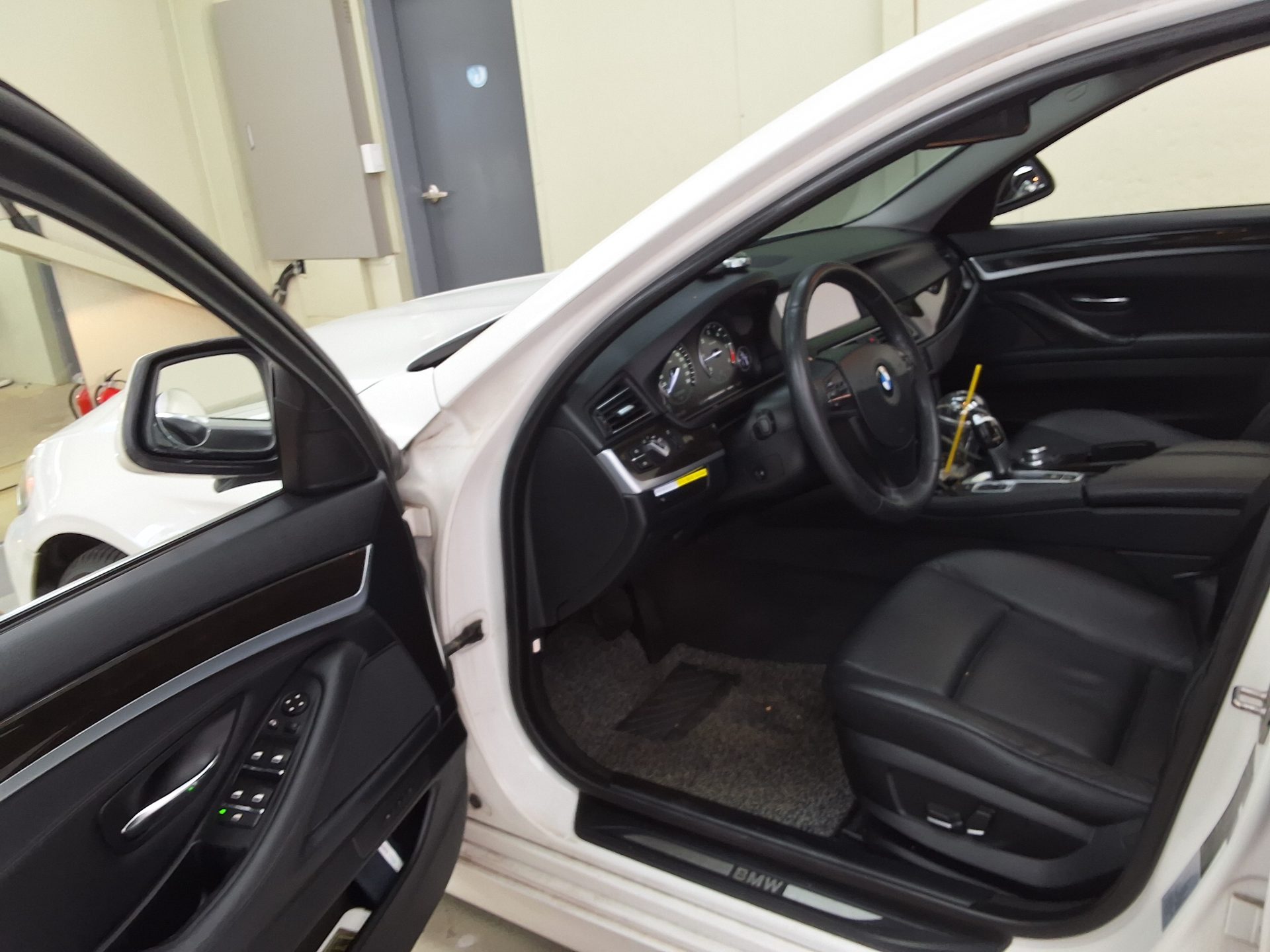 BMW 5 SERIES (6TH GEN) 520d 2012 - zdjęcie 11