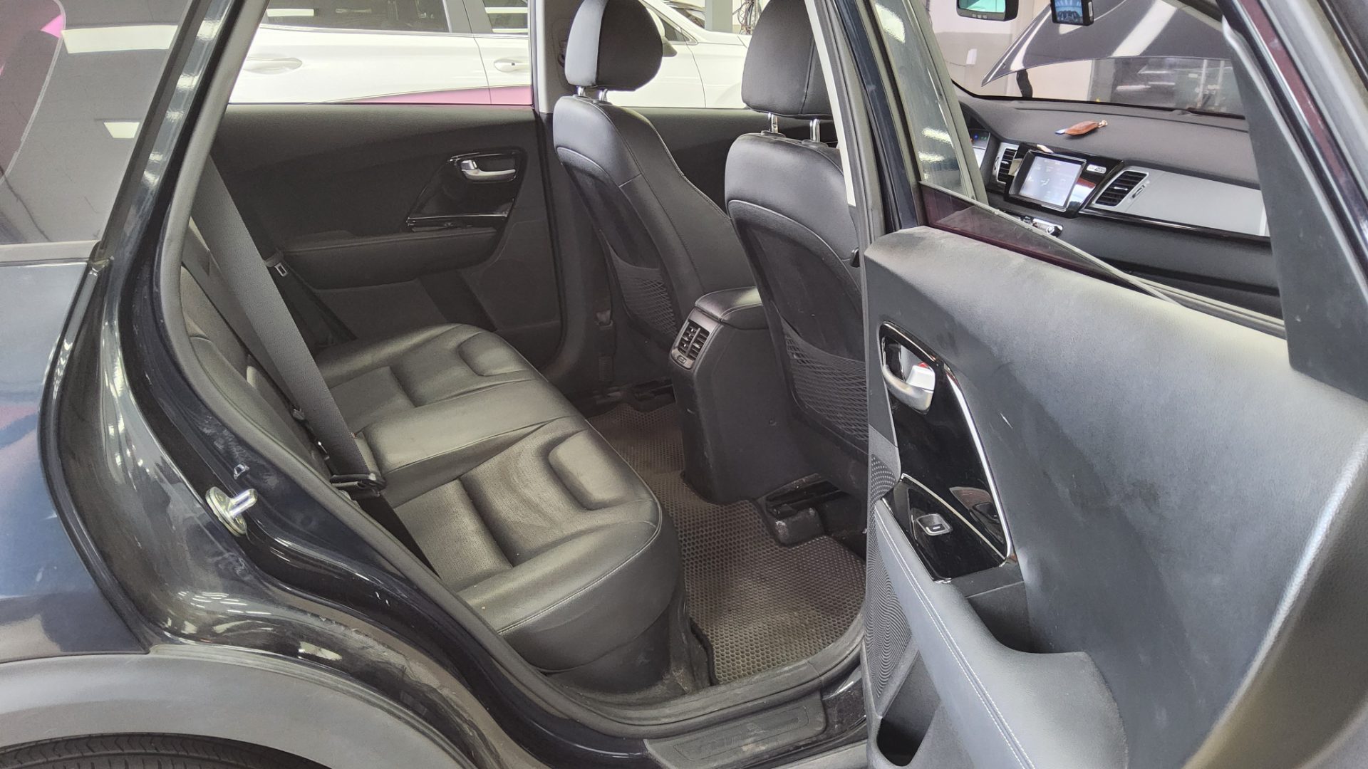 KIA NIRO 1.6 HYBRID PRESTIGE 2017 - zdjęcie 13