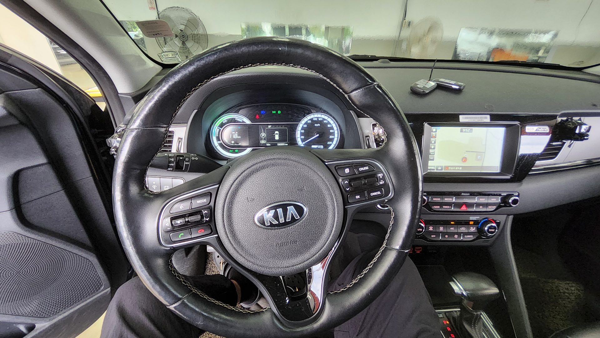 KIA NIRO 1.6 HYBRID PRESTIGE 2018 - zdjęcie 17