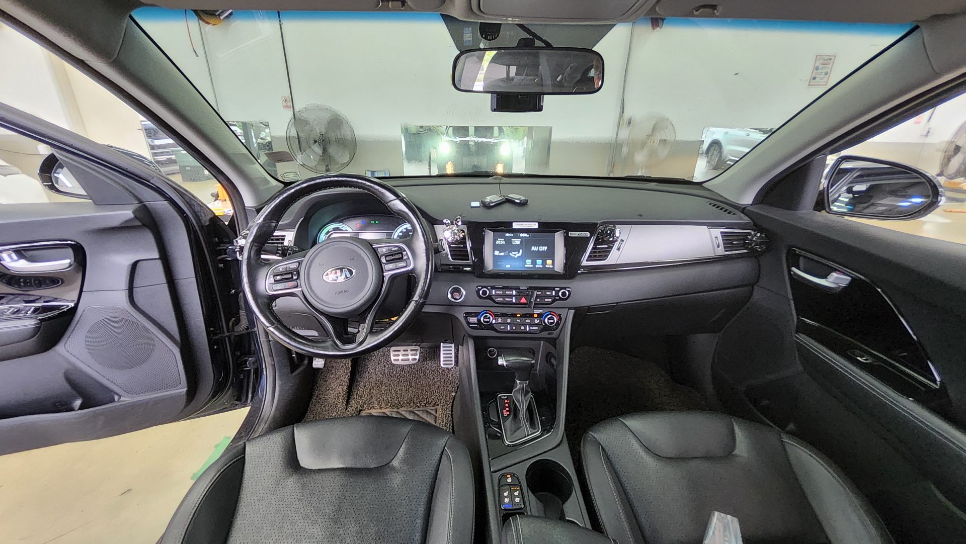 KIA NIRO 1.6 HYBRID PRESTIGE 2018 - zdjęcie 11