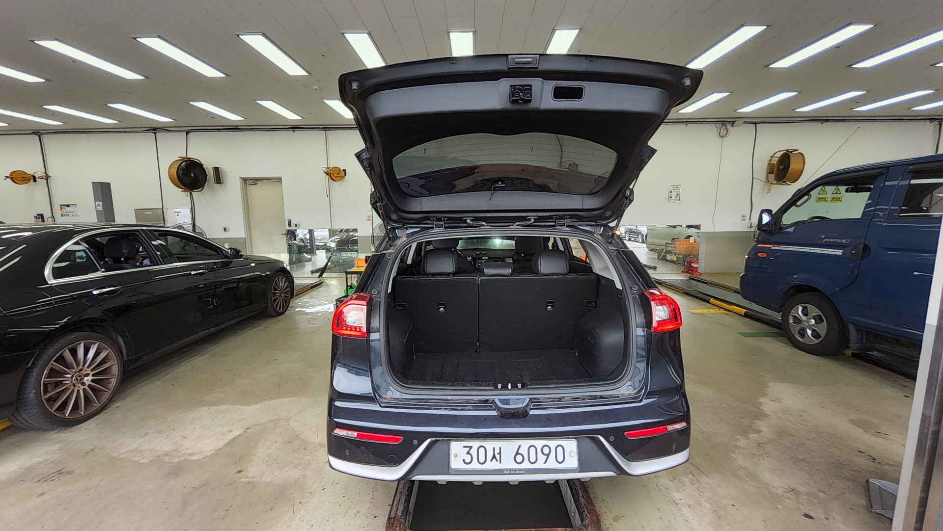KIA NIRO 1.6 HYBRID PRESTIGE 2018 - zdjęcie 15