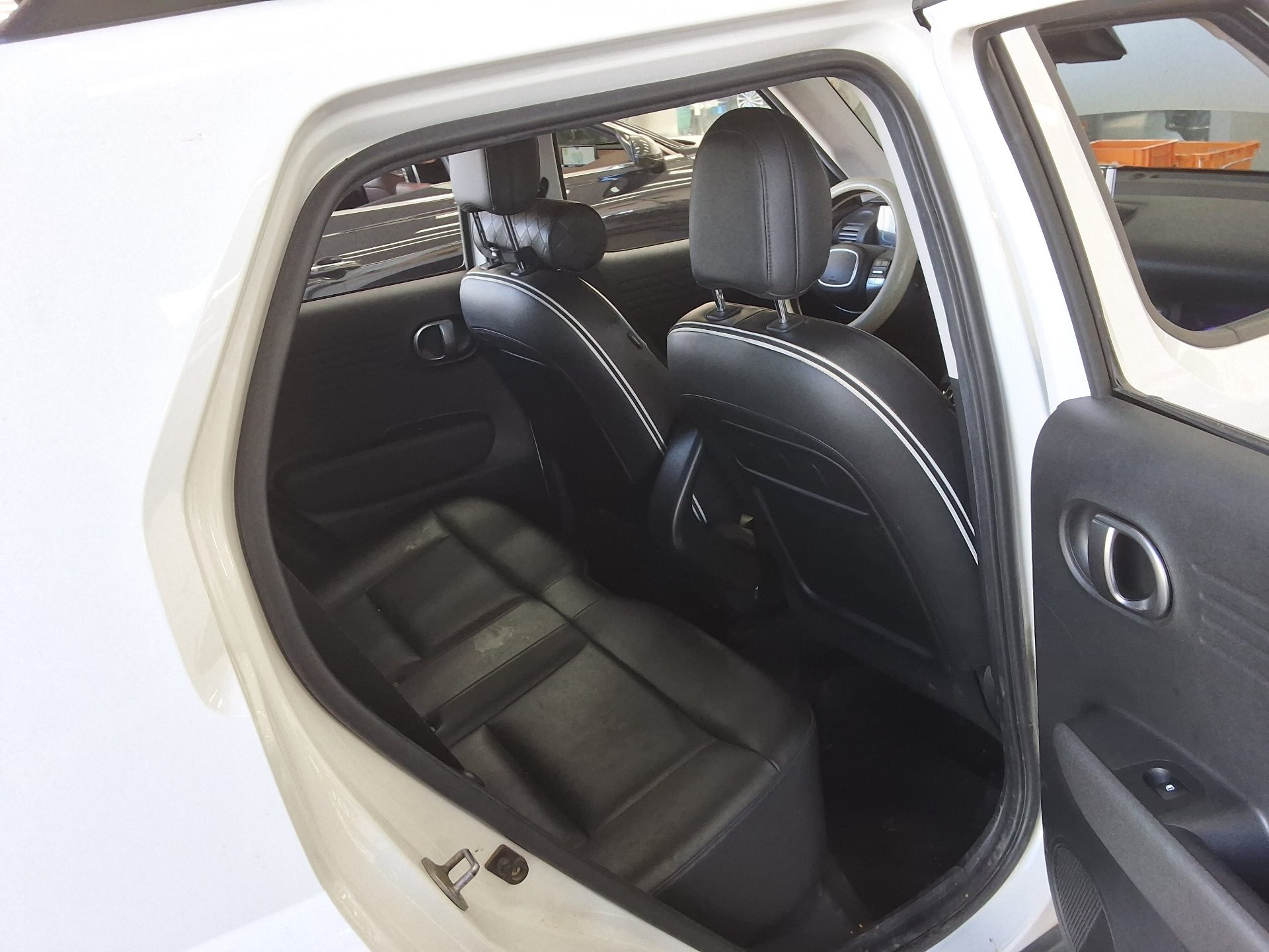 HYUNDAI CASPER GASOLINE 1.0 TURBO THE ESSENTIAL 2023 - zdjęcie 13