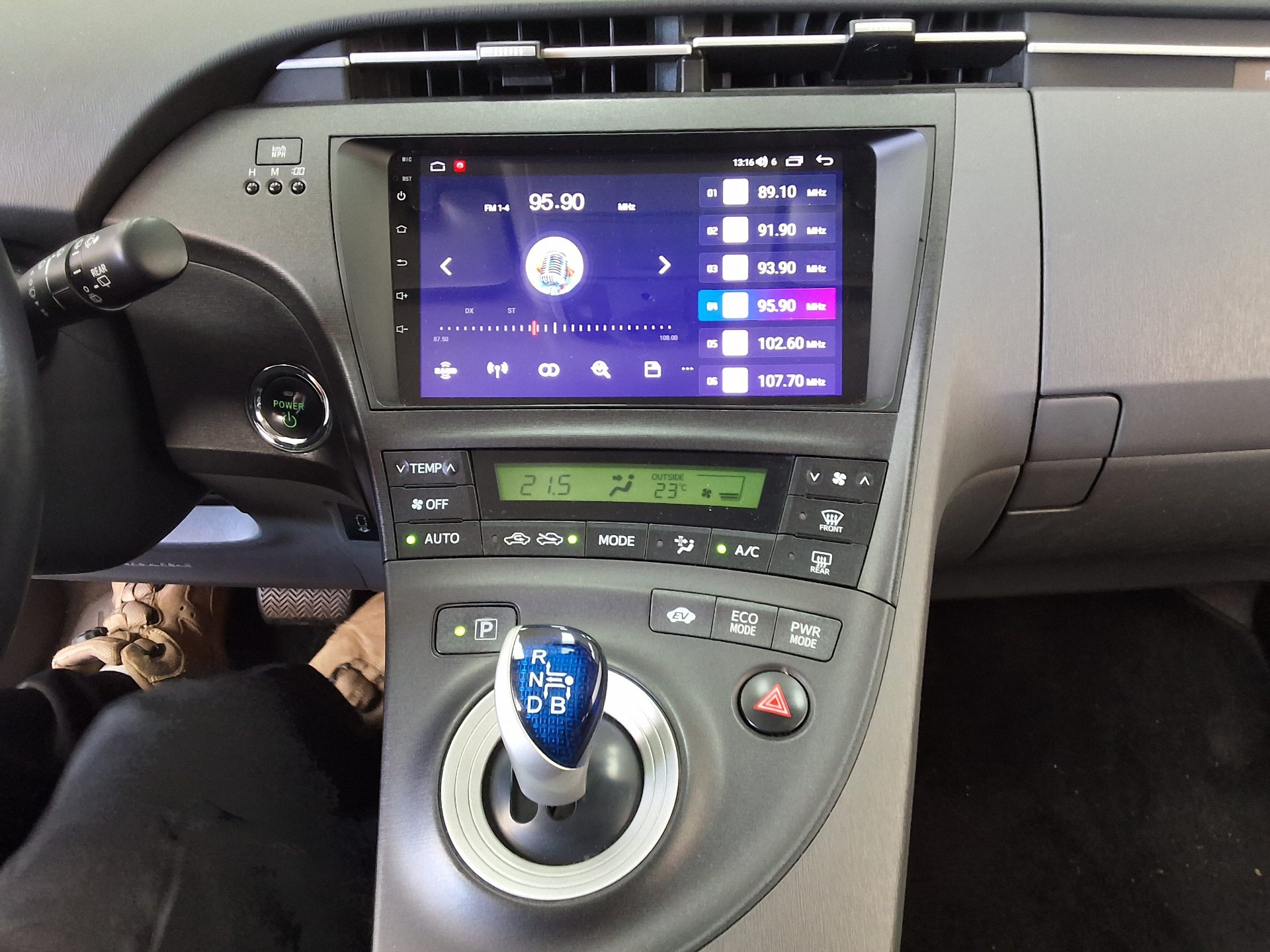 TOYOTA PRIUS (3RD GEN) 1.8 2011 - zdjęcie 24