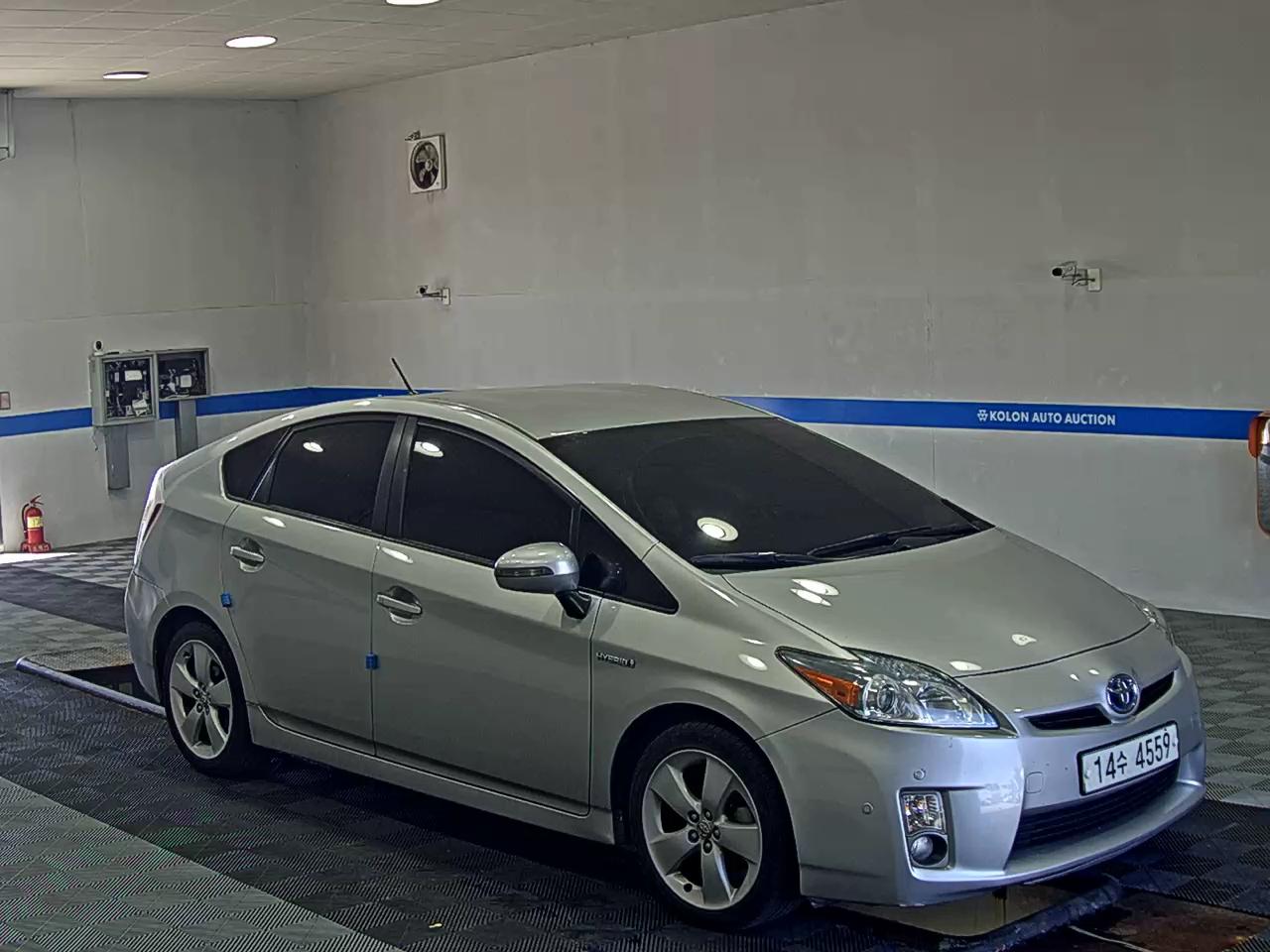 TOYOTA PRIUS (3RD GEN) 1.8 2011 - zdjęcie 3