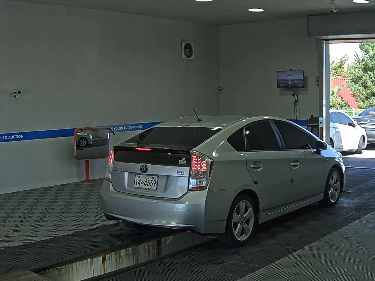 TOYOTA PRIUS (3RD GEN) 1.8 2011 - zdjęcie 5