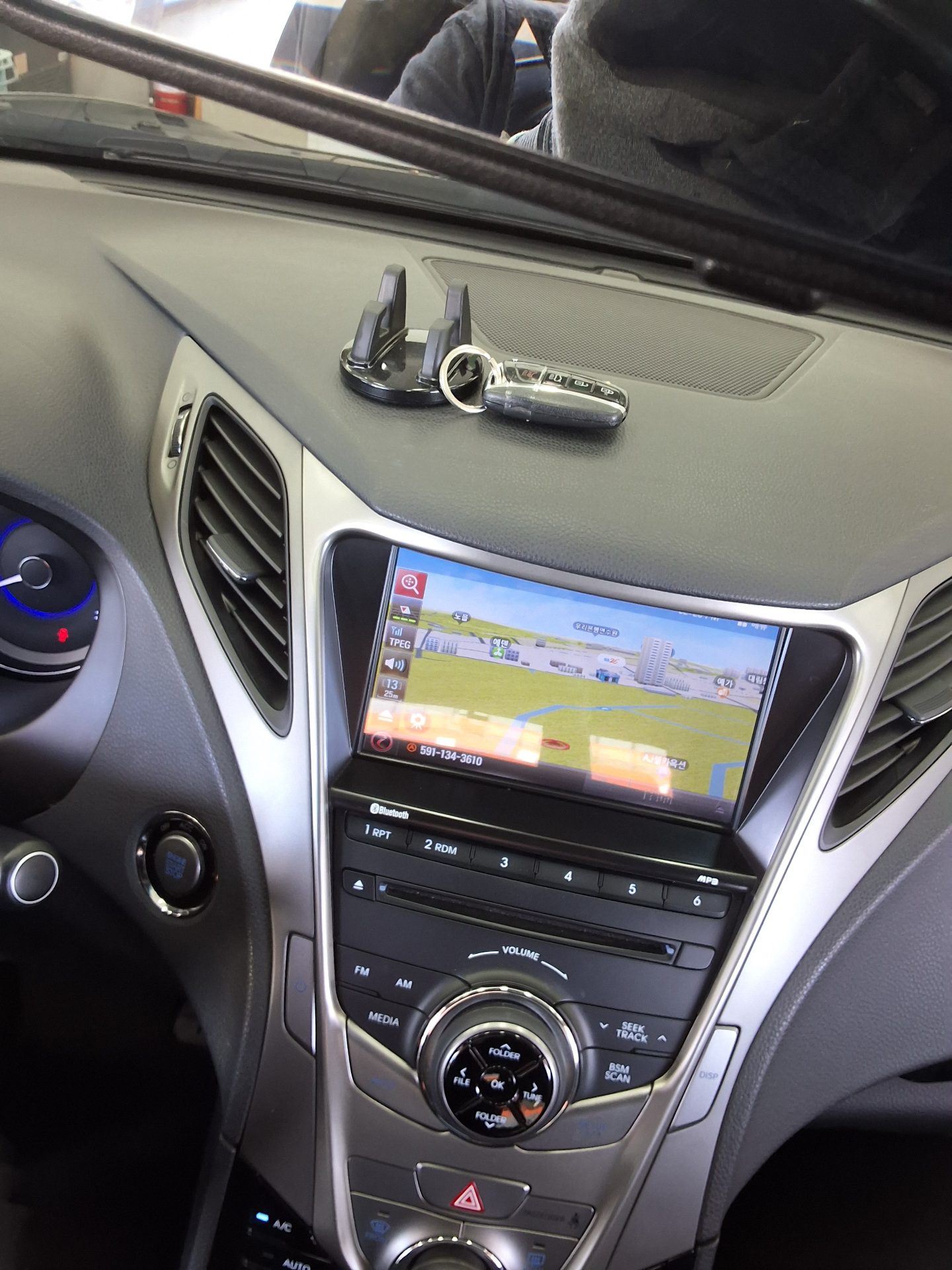 HYUNDAI GRANDEUR HG HG 240 LUXURY 2012 - zdjęcie 17