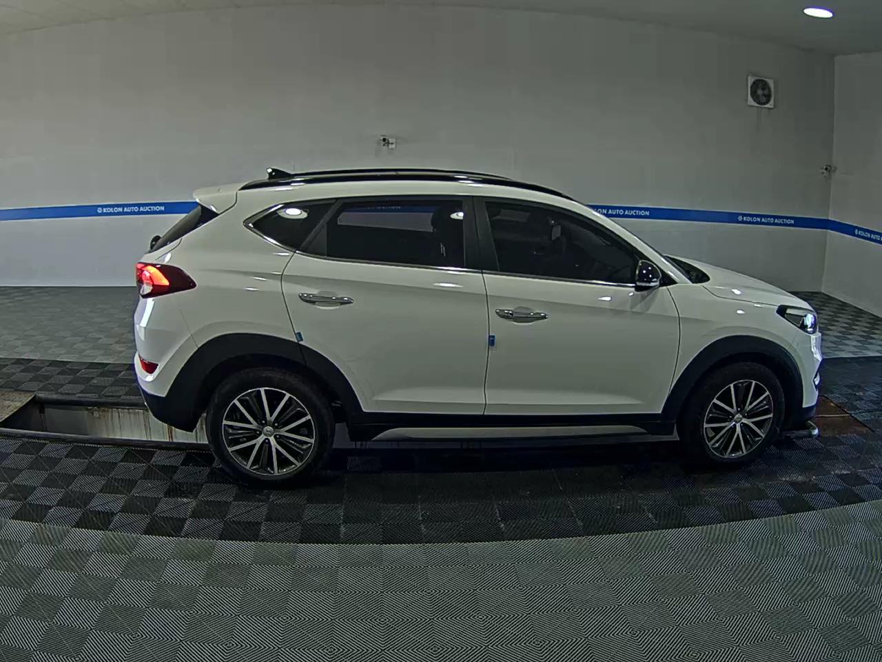 HYUNDAI ALL NEW TUCSON DIESEL 1.7 2WD STYLE FEVER 2017 - zdjęcie 4