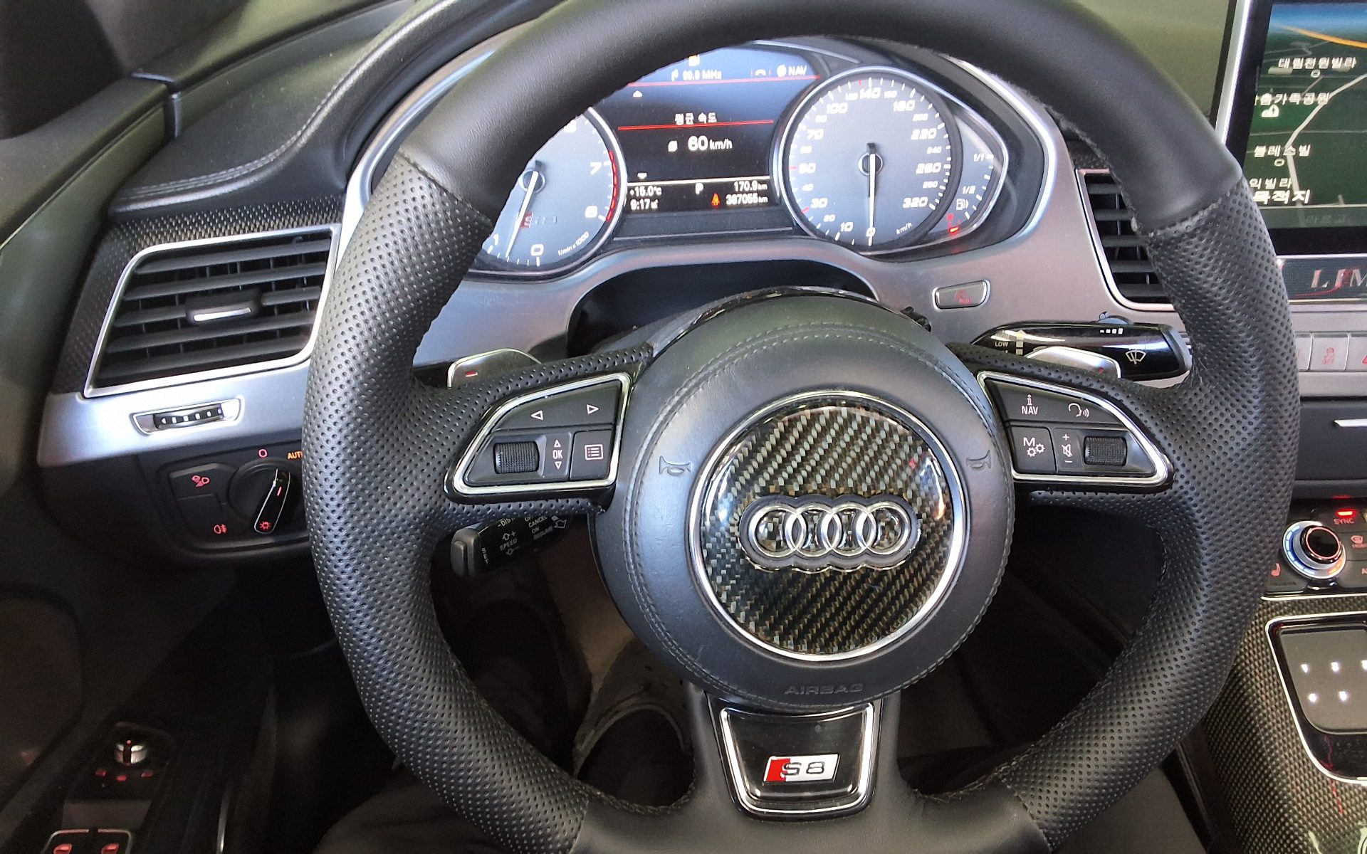 AUDI S8 (3RD GEN) 4.0 TFSI QUATTRO 2015 - zdjęcie 17