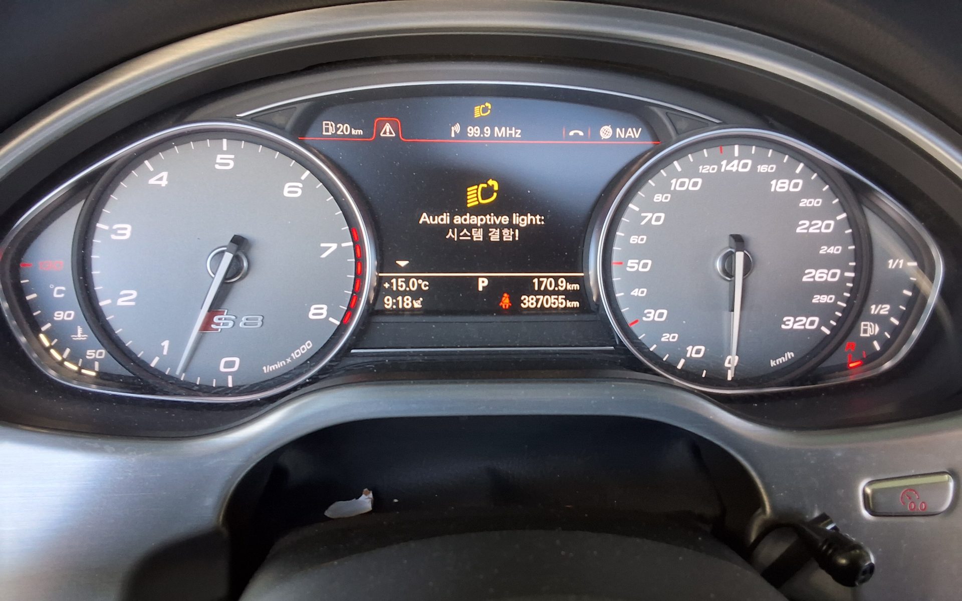 AUDI S8 (3RD GEN) 4.0 TFSI QUATTRO 2015 - zdjęcie 23