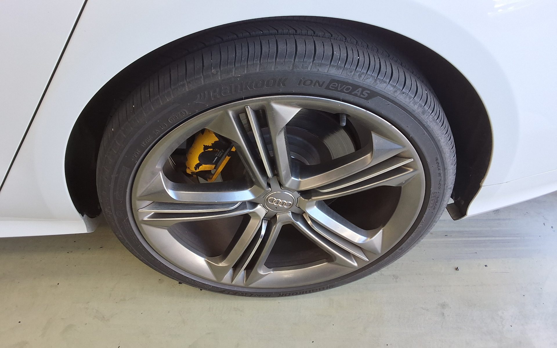 AUDI S8 (3RD GEN) 4.0 TFSI QUATTRO 2015 - zdjęcie 27
