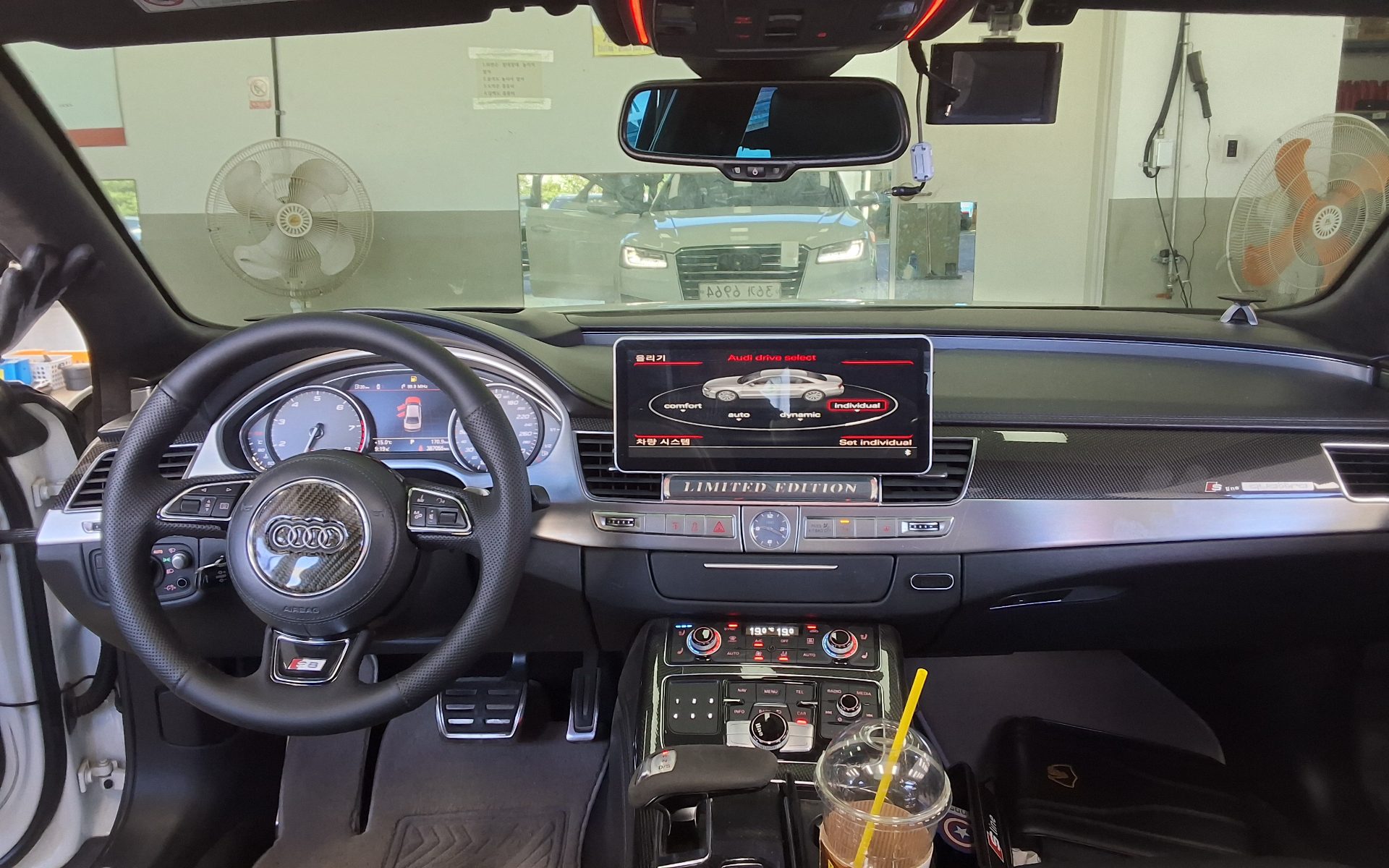 AUDI S8 (3RD GEN) 4.0 TFSI QUATTRO 2015 - zdjęcie 11