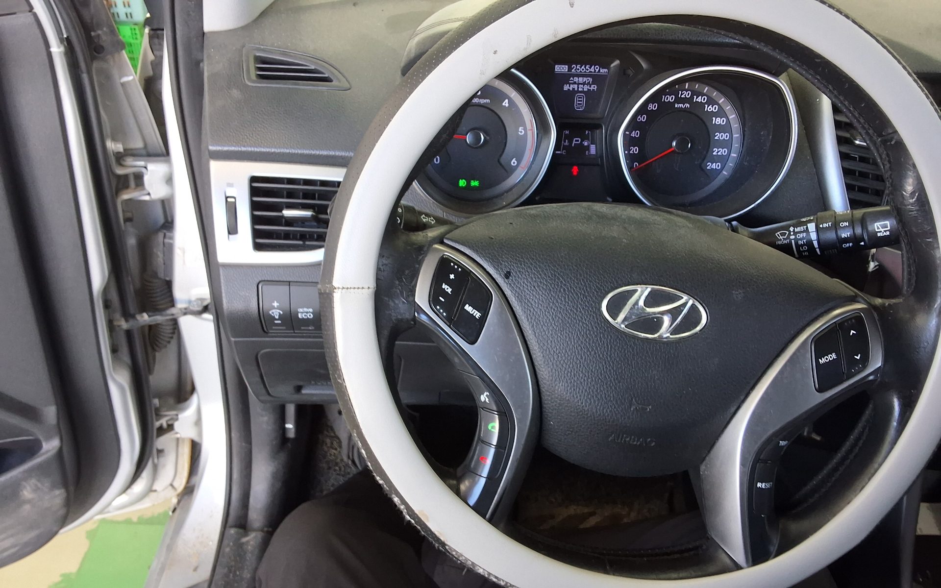 HYUNDAI NEW i30 1.6 VGT UNIQUE 2012 - zdjęcie 17