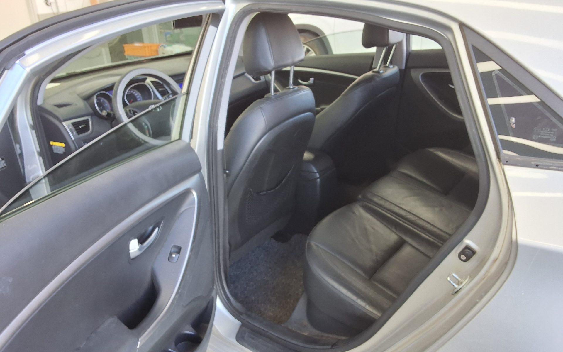 HYUNDAI NEW i30 1.6 VGT UNIQUE 2012 - zdjęcie 12