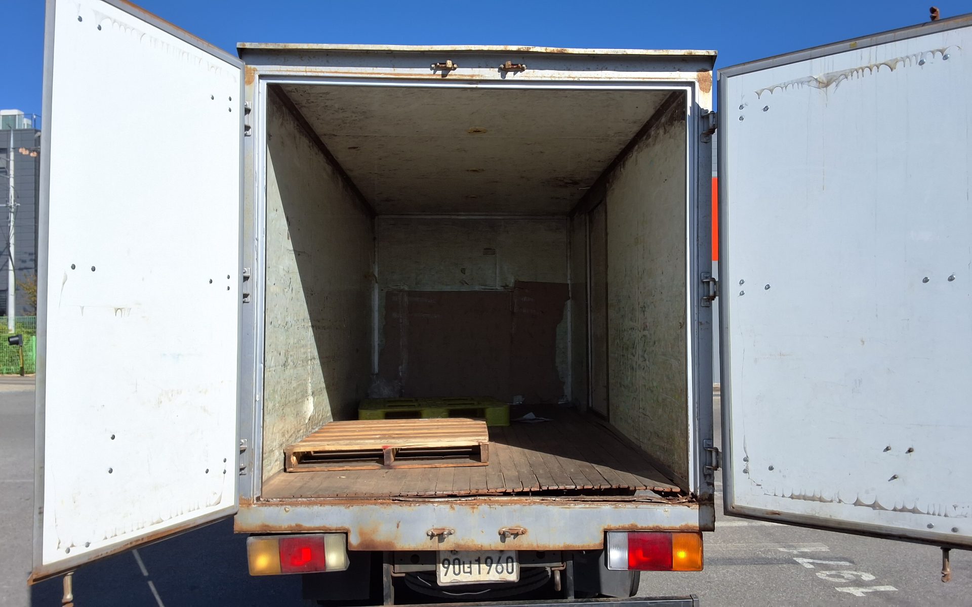 HYUNDAI e-MIGHTY 2.5 TON BUILT-IN BOX TRUCK SUPER CAB LONG WHEELBASE HIGH DECK 2011 - zdjęcie 13