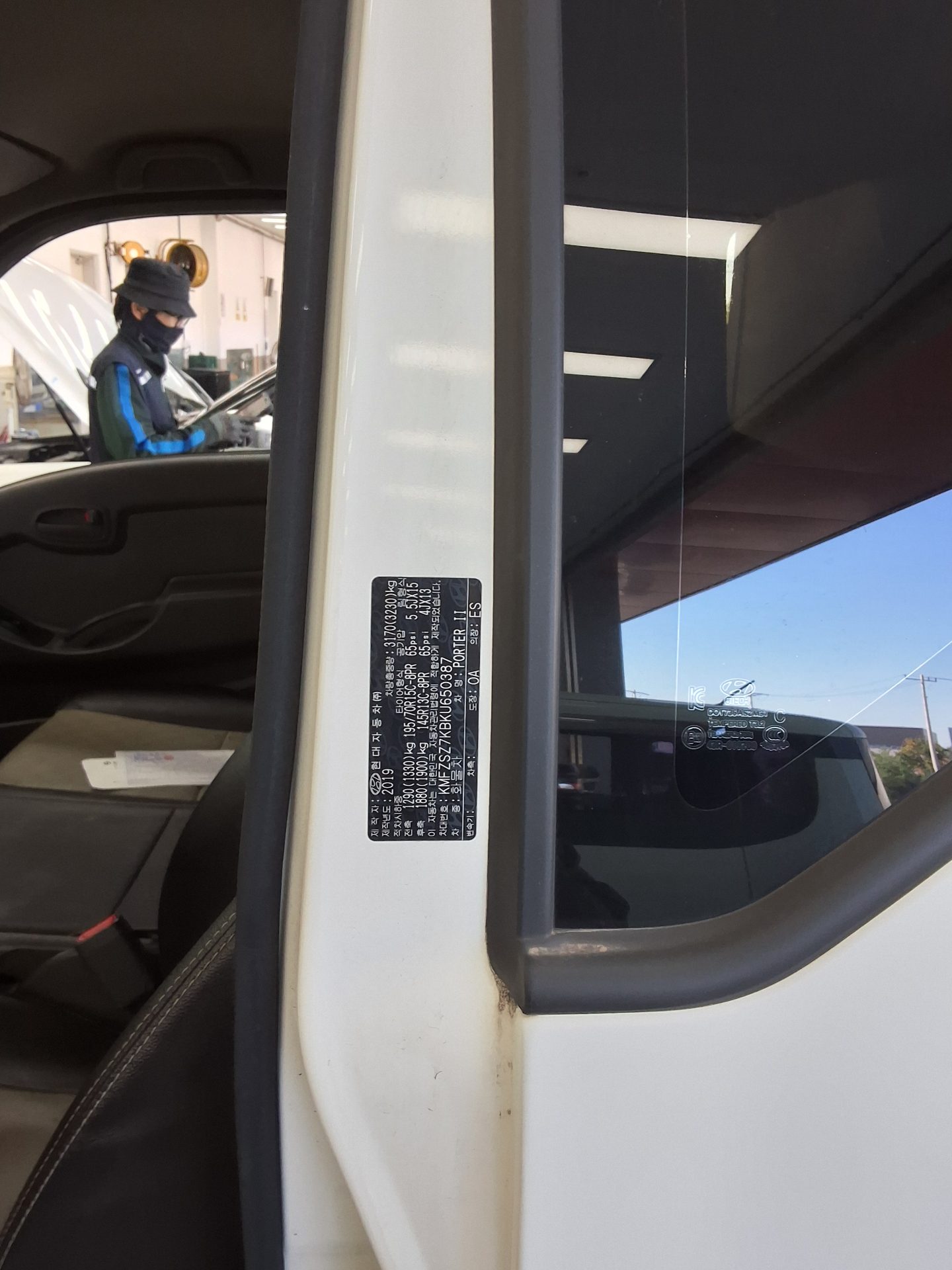 HYUNDAI PORTER II BUILT-IN BOX TRUCK SUPER CAB 2019 - zdjęcie 13