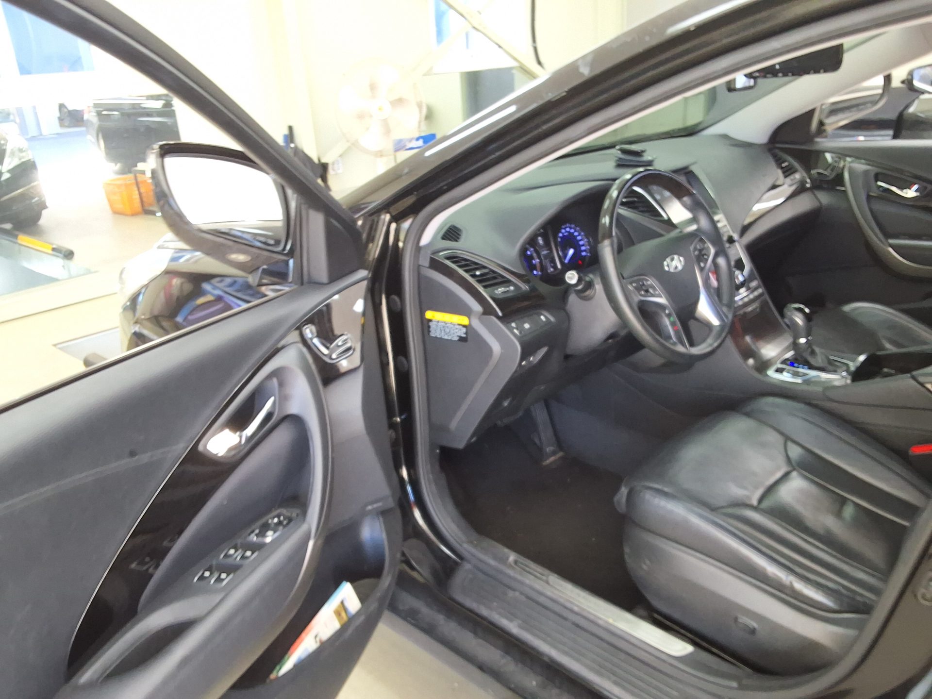 HYUNDAI GRANDEUR HG HG 240 MODERN COLLECTION 2017 - zdjęcie 11