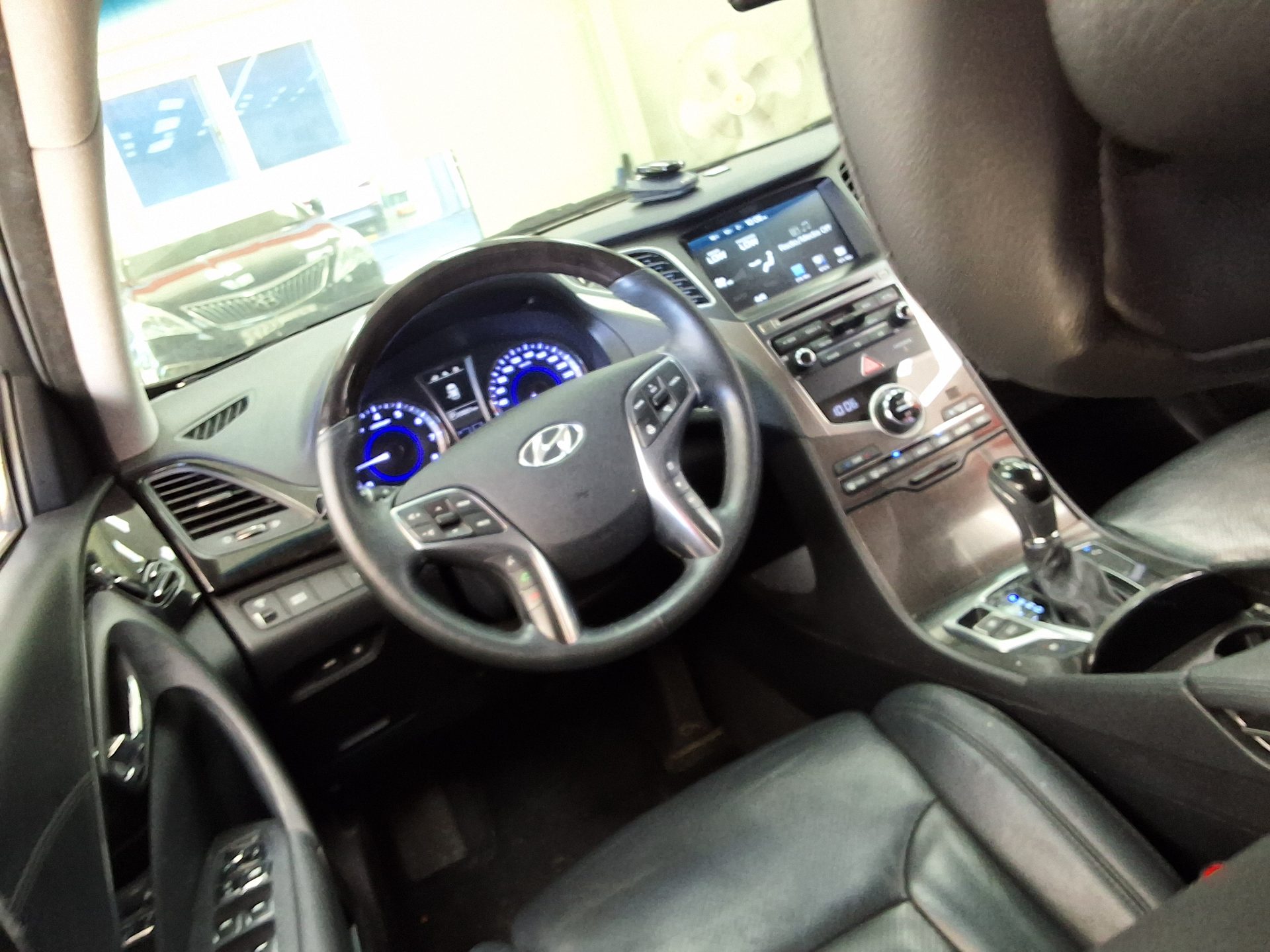 HYUNDAI GRANDEUR HG HG 240 MODERN COLLECTION 2017 - zdjęcie 12