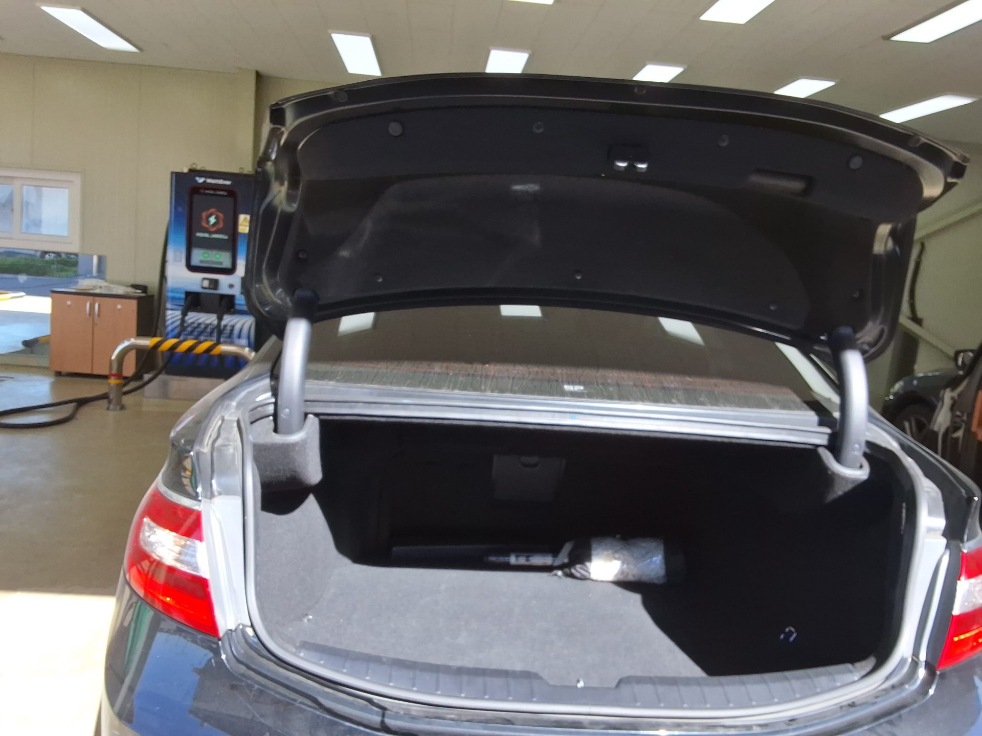 HYUNDAI GRANDEUR HG HG 240 MODERN COLLECTION 2017 - zdjęcie 16