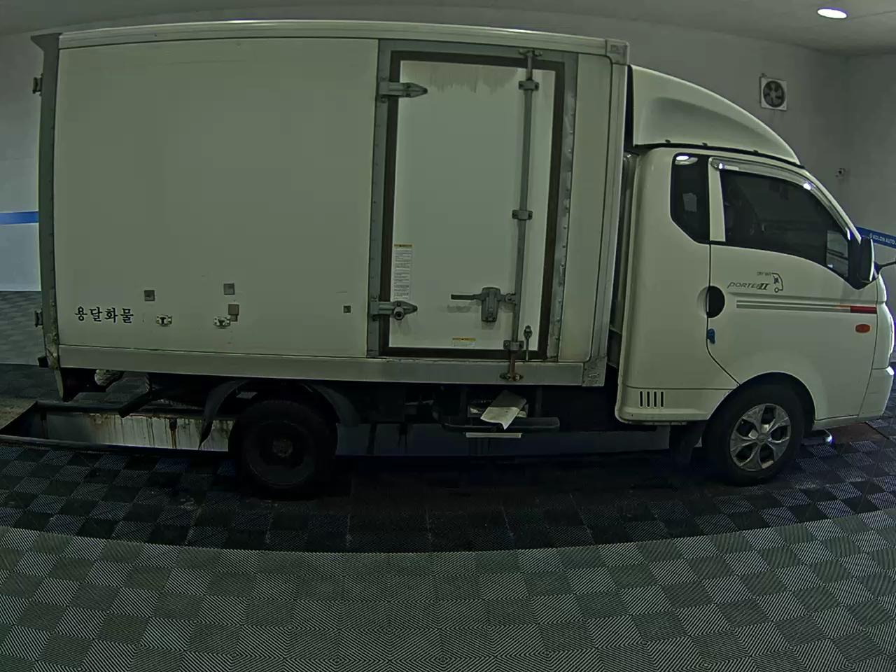 HYUNDAI PORTER II BUILT-IN BOX TRUCK SUPER CAB 2019 - zdjęcie 4