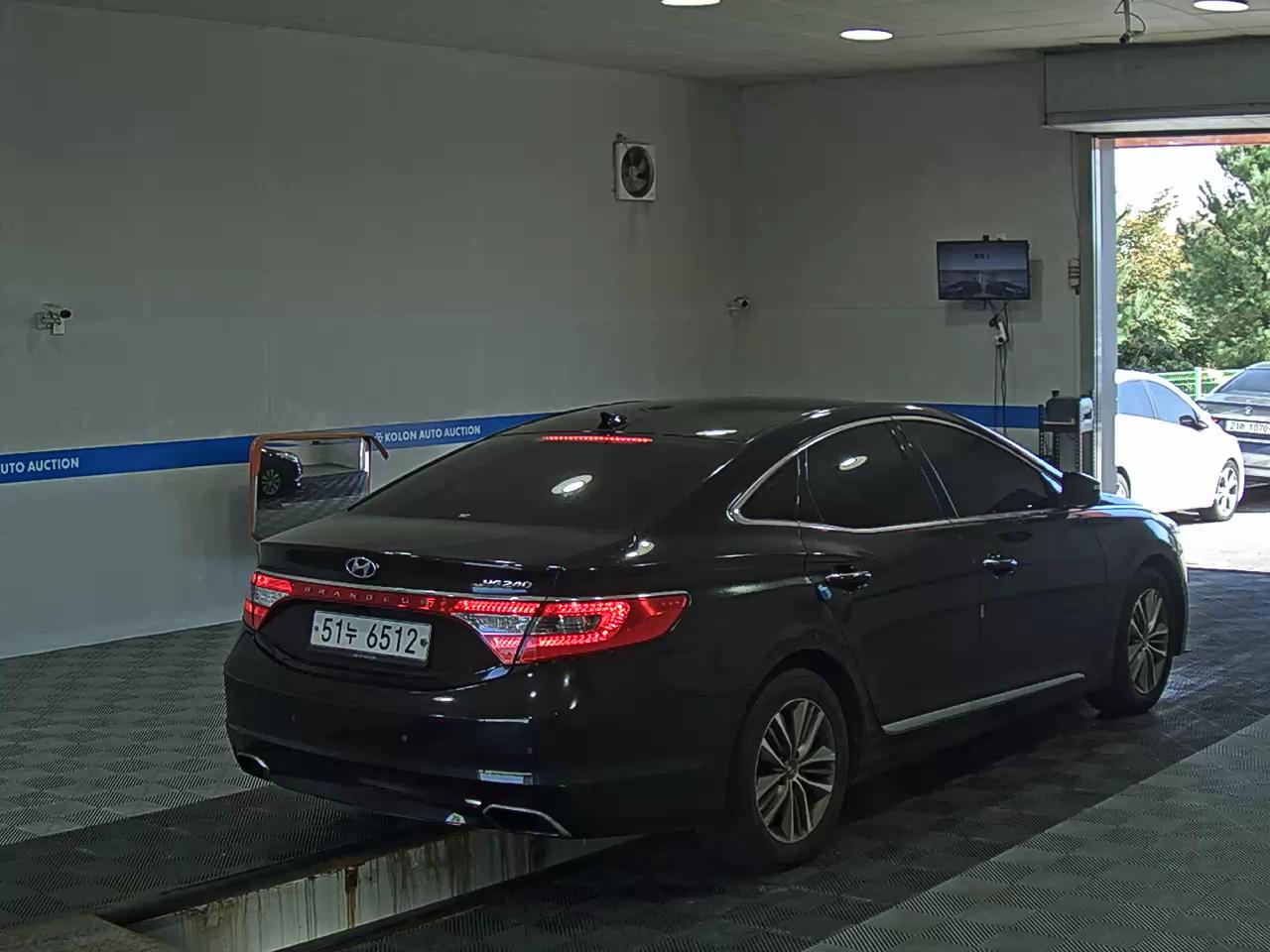 HYUNDAI GRANDEUR HG HG 240 MODERN COLLECTION 2017 - zdjęcie 5